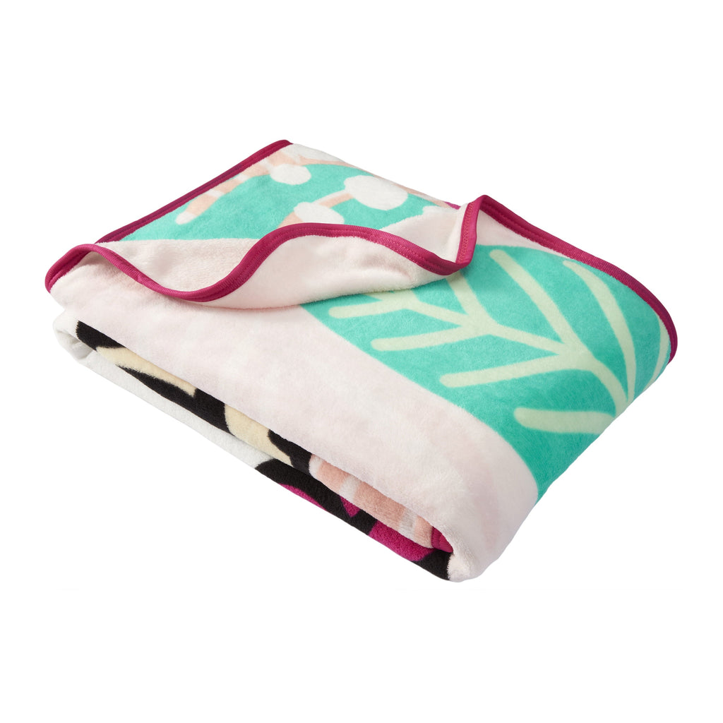 Super Soft Flannel Kids Pink White Print Fleece Throw Blanket, 46 x 60 - Cozy Fleece Throw Blanket for Couch & Bed Detail
