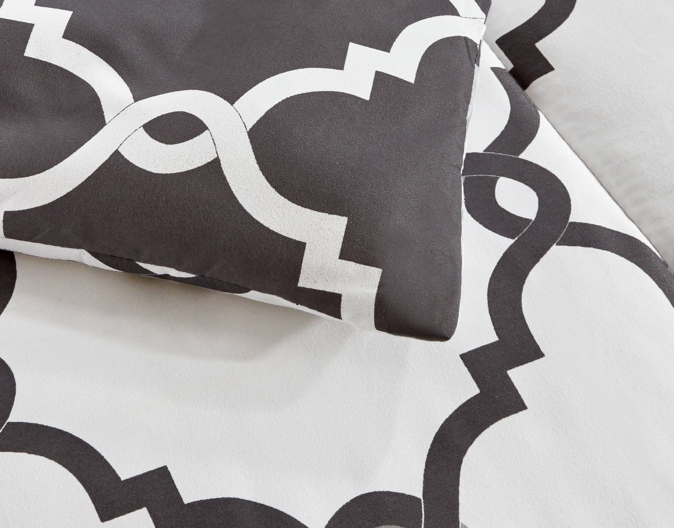 Luxurious Quilted 4 Piece Geometric Twin Comforter Set - Polyester Filling Reversible Washable Comforter Set - Luxurious Quilted Duvet Cover Set Detail