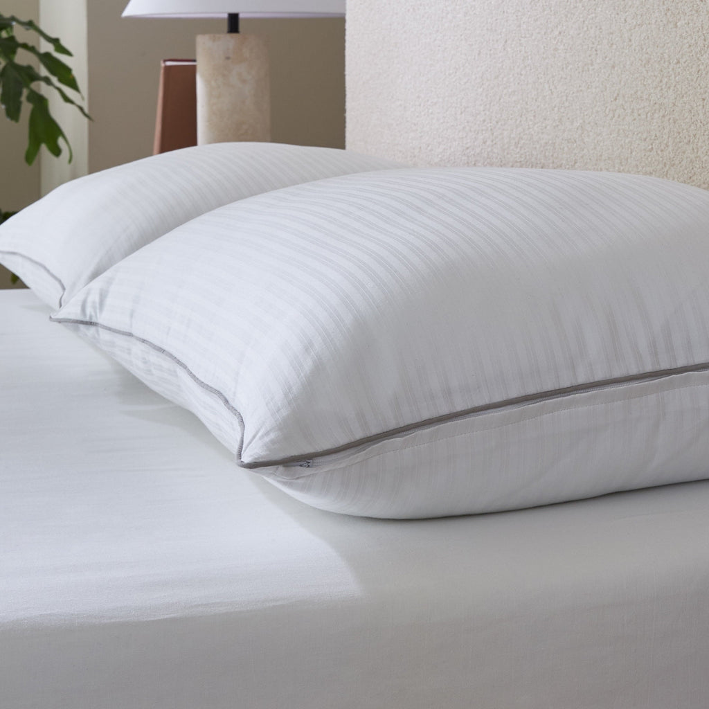 Ergonomic Memory Foam Down Alternative Bed Pillow, Standard/Queen - Hotel Quality Plush Sleeping Pillows Detail