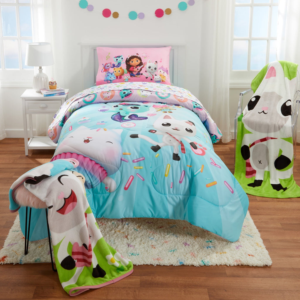 Fluffy Down Alternative Gabby's Dollhouse Kids Comforter and Pillowcase, 2-Piece Set, Twin/Full, Reversible - Cloud-Like Soft Lightweight Bed Comforter Detail