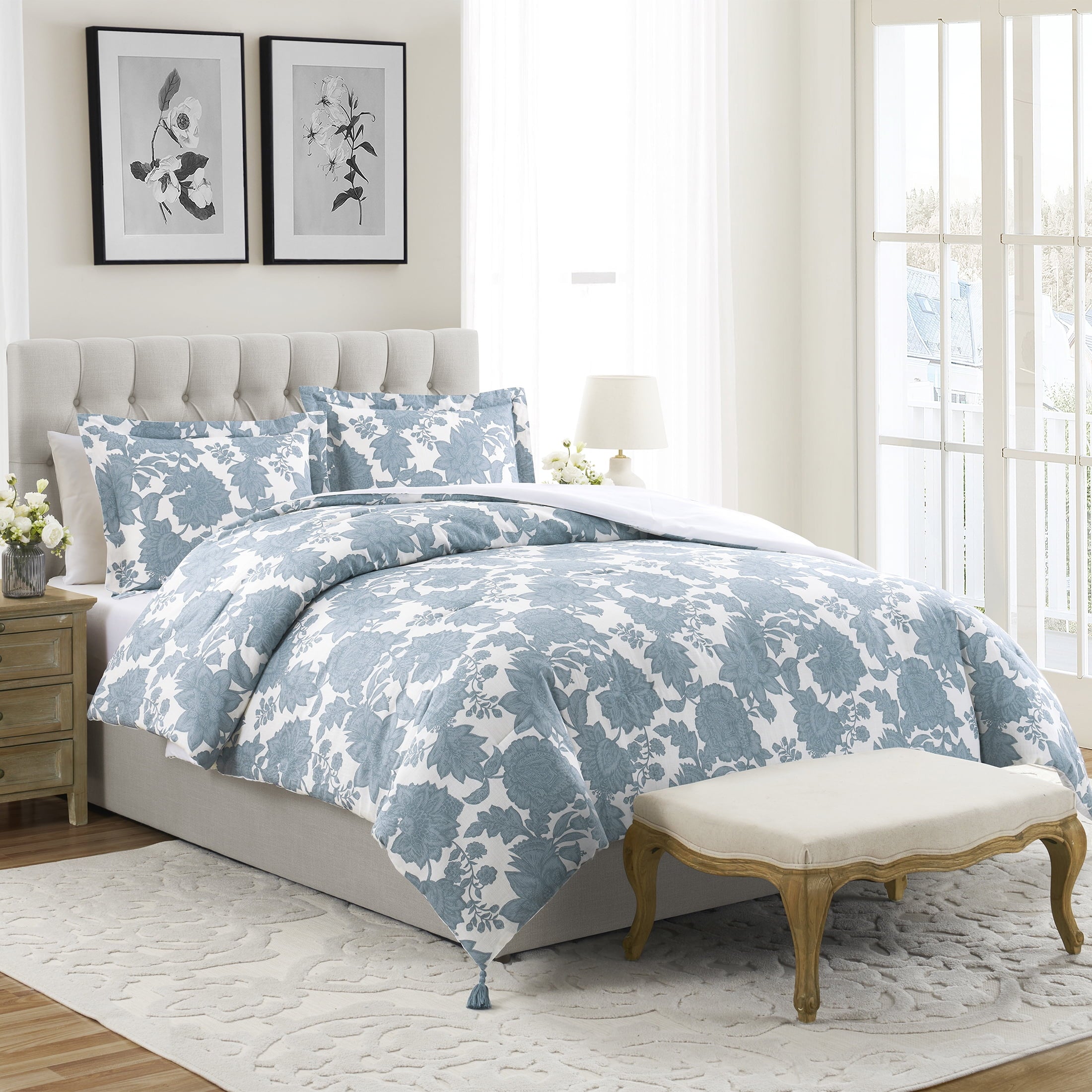 Fluffy Down Alternative Veronica 3-Piece Blue Floral Cotton Slub Comforter Set, King - Luxurious Quilted Duvet Cover Set Detail