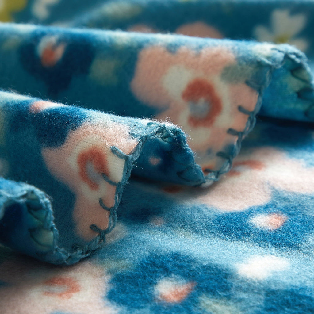 Super Soft Flannel Cozy Fleece Throw Blanket Delightful Floral 50" x 60", All Ages - Lightweight Plush Warm Blanket for All Seasons Detail