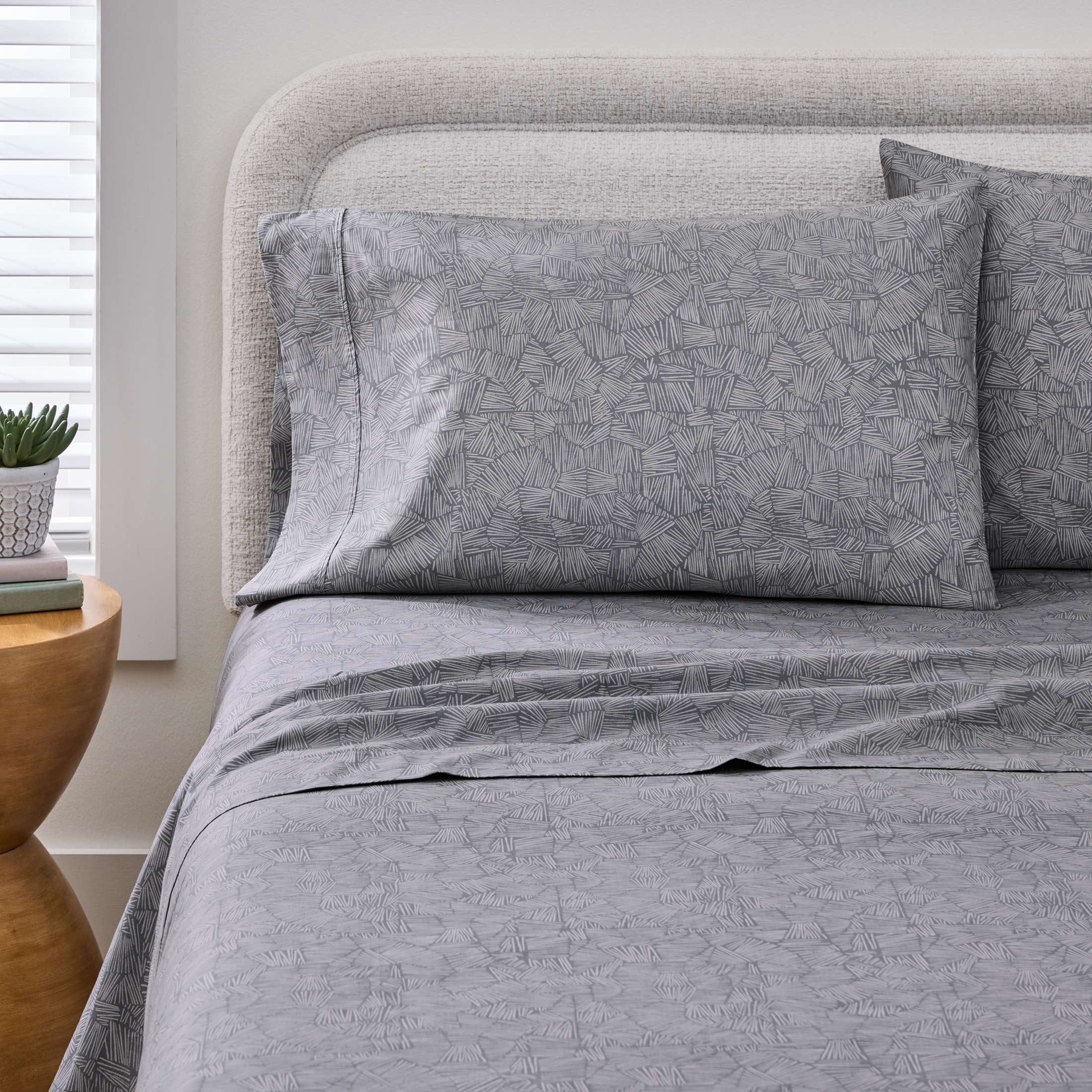 Premium Egyptian Cotton 300 Thread Count 4-Piece Cotton Percale Ziggy Geo Print Grey Bed Sheet Set, King - Premium Ultra-Soft Pillowcase Pair for Sleeping Detail