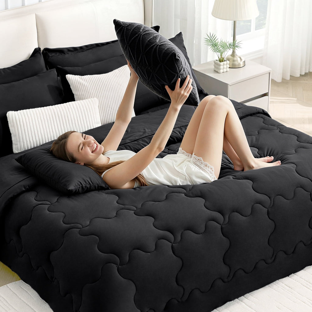 Hypoallergenic Cloud 7 Pieces Comforter Set Full，Bed in A bag，All Seasons Bedding sets with Comforter,Fitted Sheet,Flat Sheet,Pillowcases ... - Cloud-Like Soft Lightweight Bed Comforter Detail