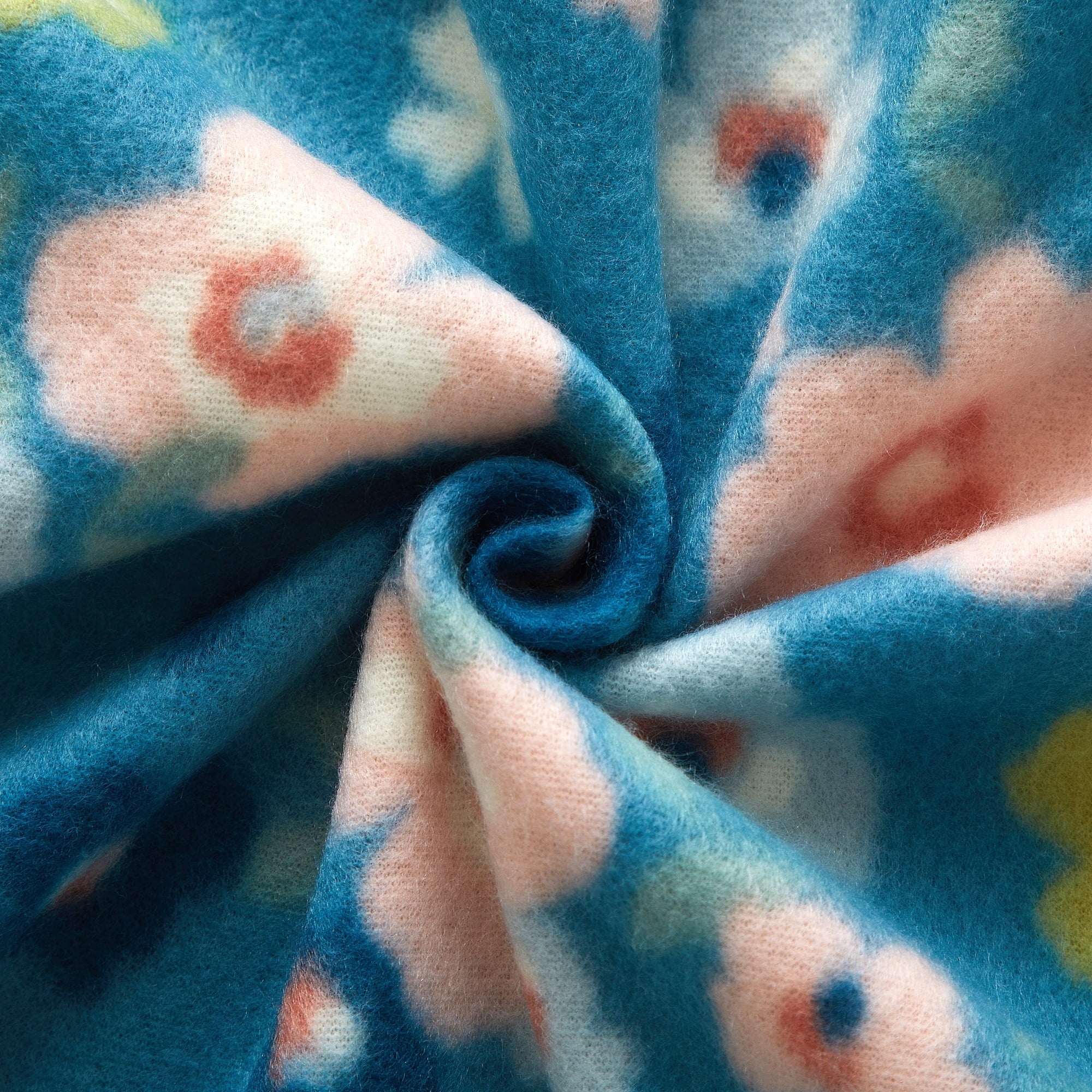 Super Soft Flannel Cozy Fleece Throw Blanket Delightful Floral 50" x 60", All Ages - Lightweight Plush Warm Blanket for All Seasons Detail