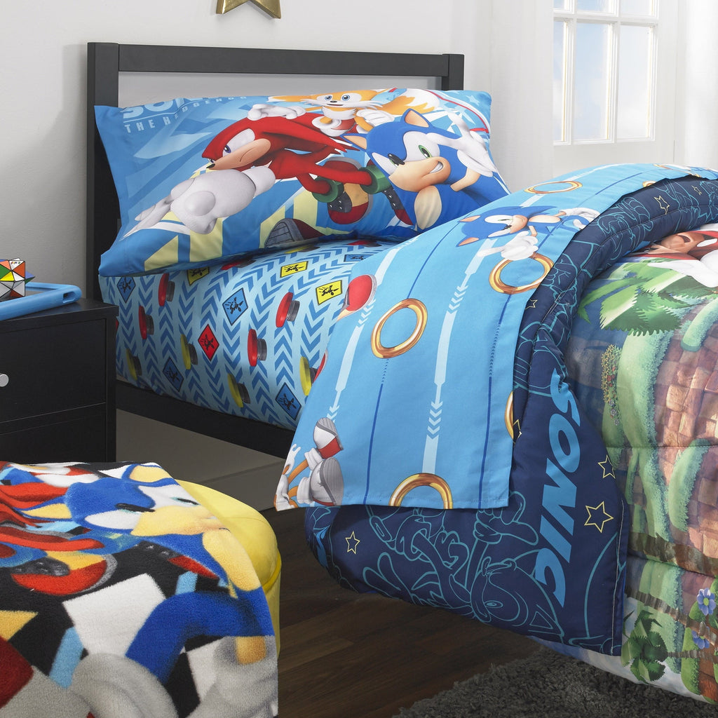Hypoallergenic Cloud Sonic the Hedgehog Kids 2 Piece Blue Green Reversible Comforter and Pillowcase set, Twin/full - All-Season Down Alternative Comforter Insert Detail