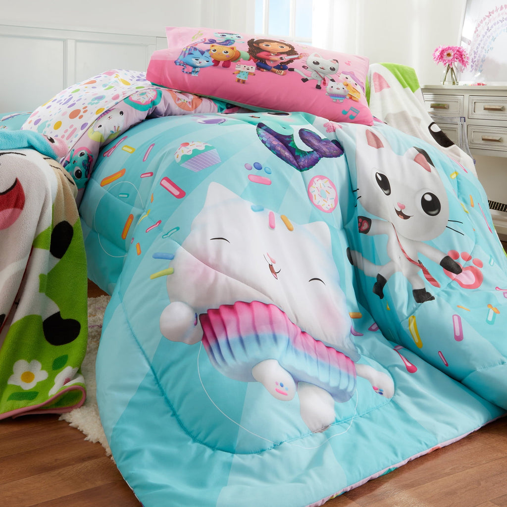 Fluffy Down Alternative Gabby's Dollhouse Kids Comforter and Pillowcase, 2-Piece Set, Twin/Full, Reversible - Cloud-Like Soft Lightweight Bed Comforter Detail