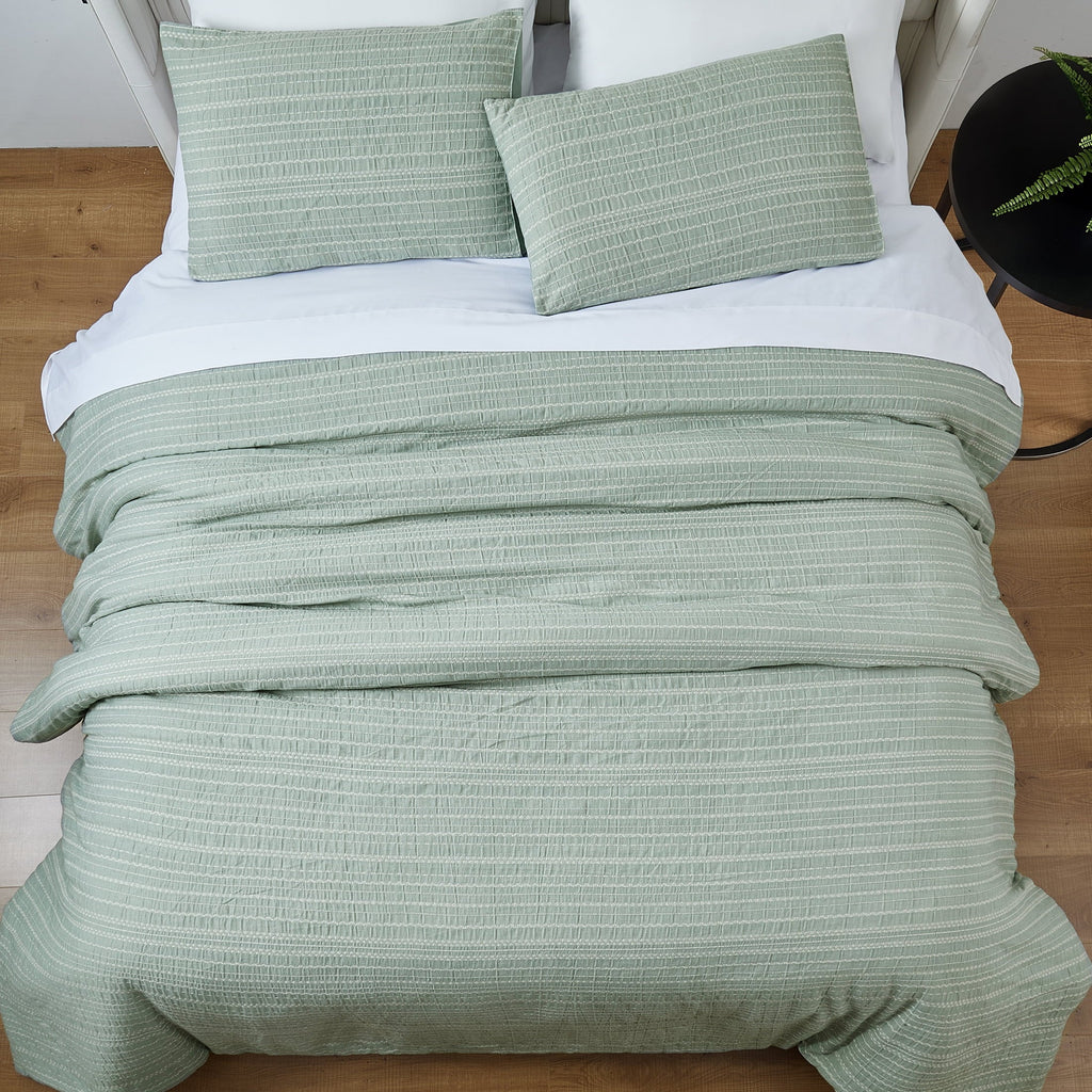 Fluffy Down Alternative Crafted Woven 3-Piece Comforter Set, Green River, Full Queen, All Ages - Luxurious Quilted Duvet Cover Set Detail