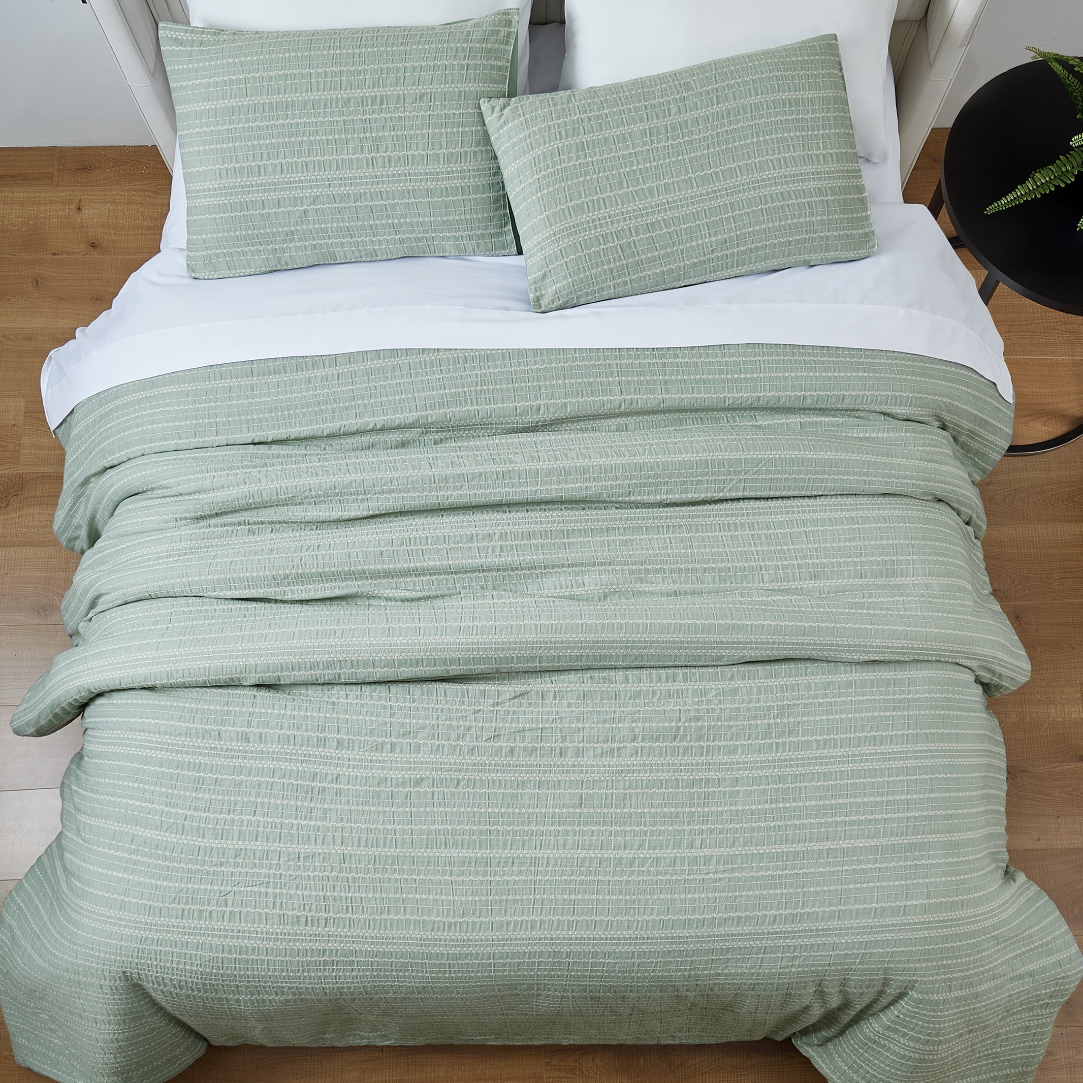 Fluffy Down Alternative Crafted Woven 3-Piece Comforter Set, Green River, Full Queen, All Ages - Luxurious Quilted Duvet Cover Set Detail