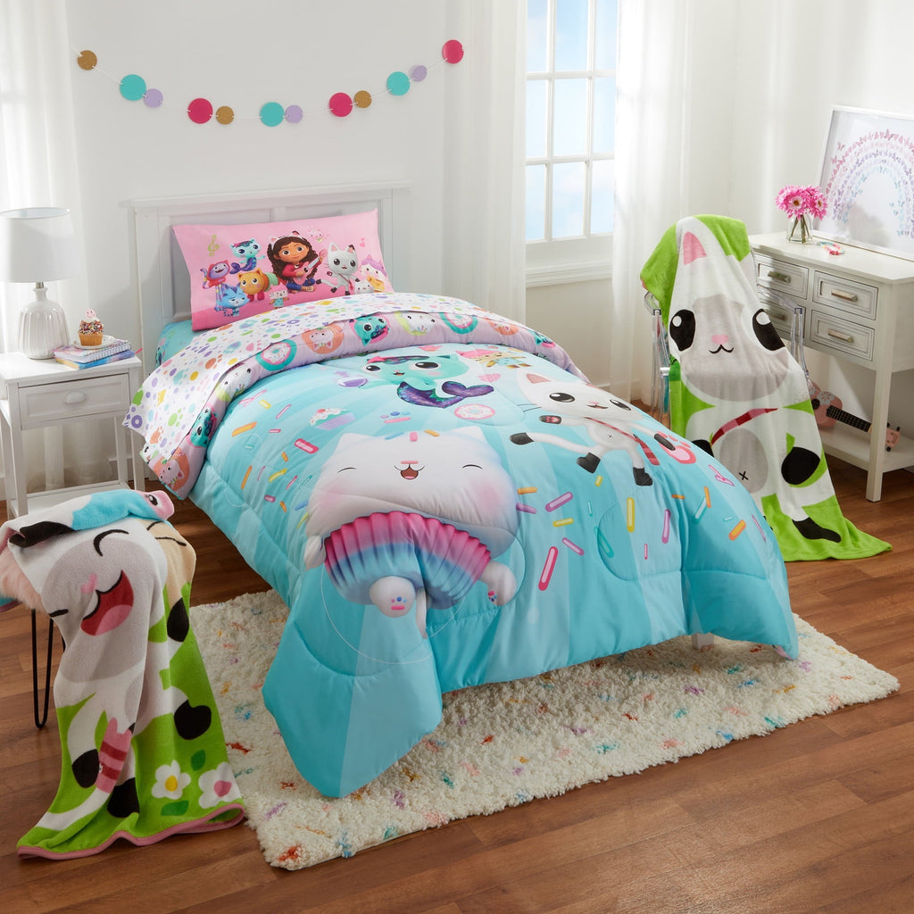 Fluffy Down Alternative Gabby's Dollhouse Kids Comforter and Pillowcase, 2-Piece Set, Twin/Full, Reversible - Cloud-Like Soft Lightweight Bed Comforter Detail