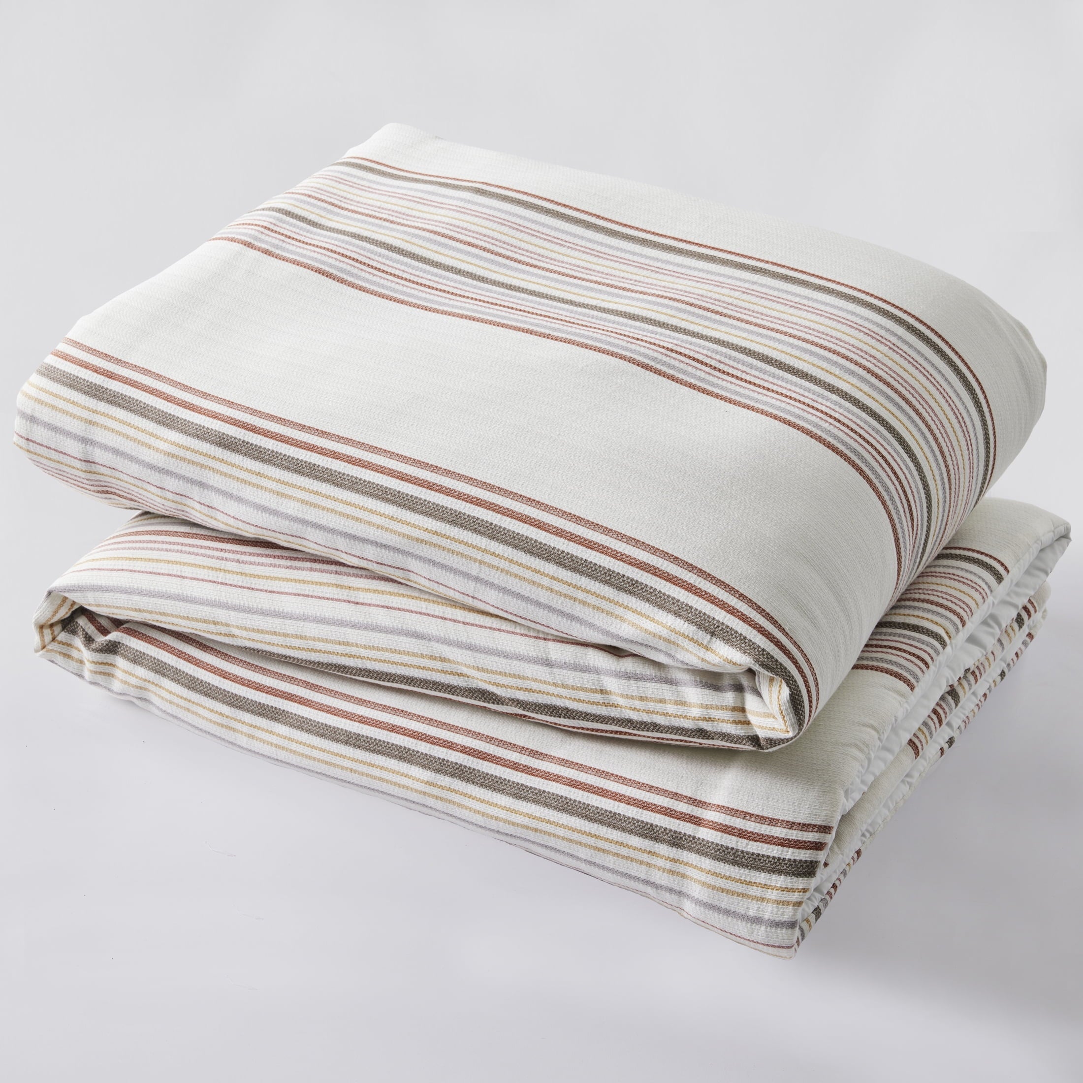 Luxurious Quilted 3-Piece Red Yarn Dye Stripe Comforter Set, Full/Queen - All-Season Down Alternative Comforter Insert Detail