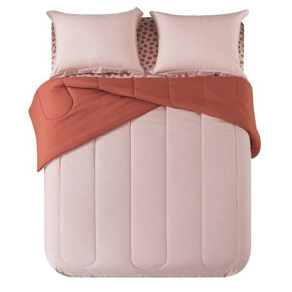 All-Season 7-Piece Reversible Bed in a Bag Comforter Set with Sheets, Pink, Queen - All-Season Down Alternative Comforter Insert Detail