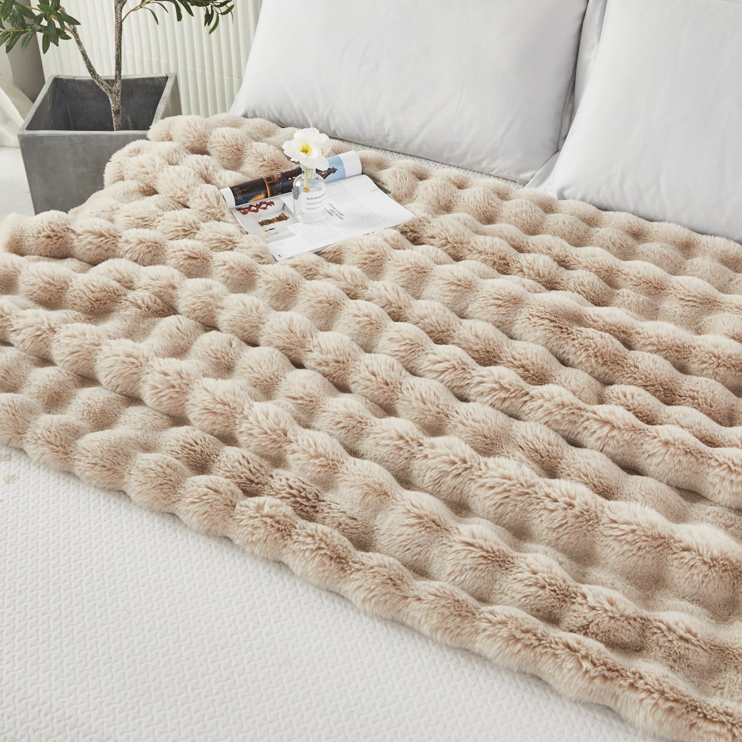 Reversible Sherpa Taupe Faux Fur Bubble Blankets for Couch Chair Sofa Luxury Fluffy Thick Bubble Throw Blanket Furry Blanket Fuzzy Soft... - Cozy Fleece Throw Blanket for Couch & Bed Detail