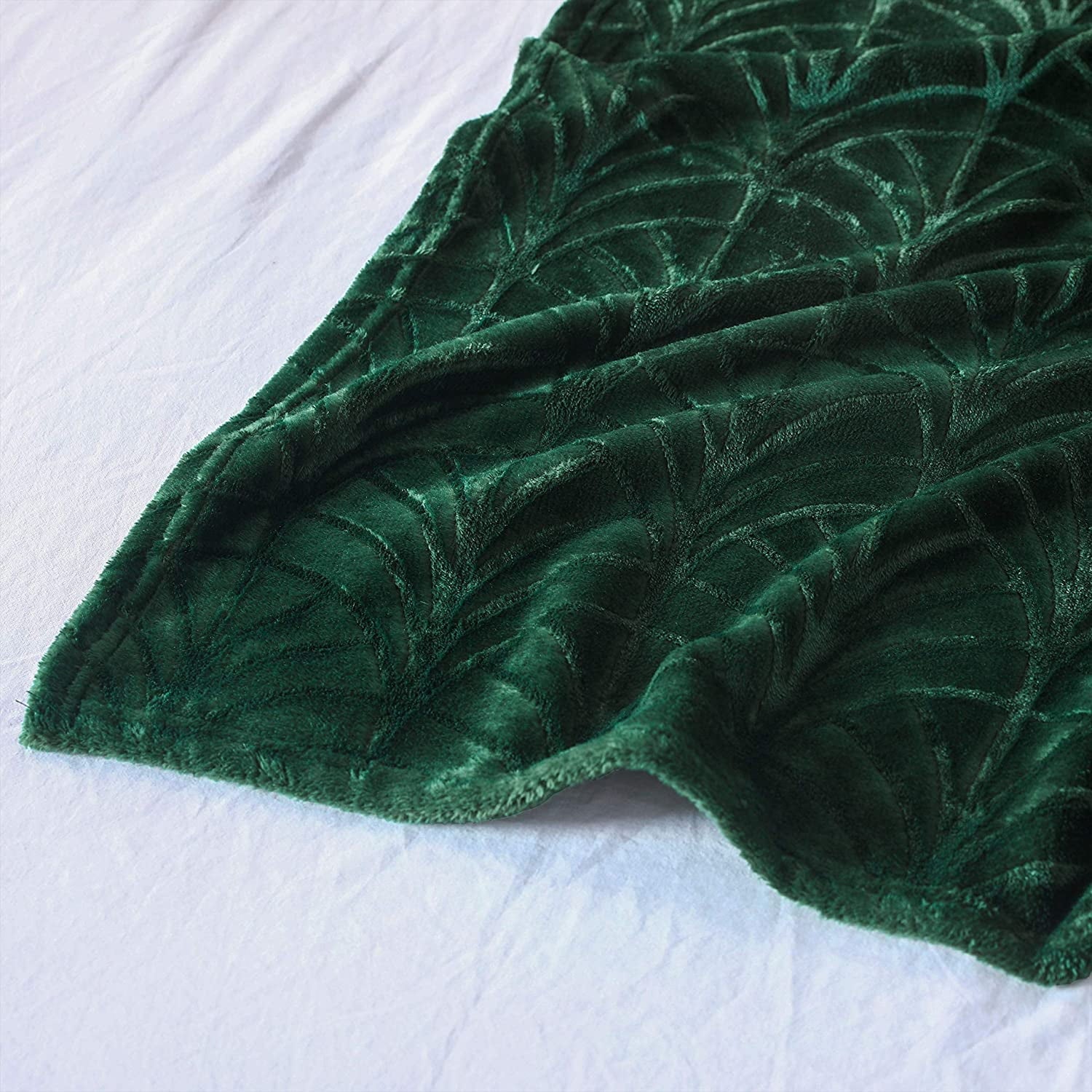 Reversible Sherpa Fleece Throw Blanket for Couch, Soft Fluffy Sofa Bed Blanket with Vintage Pattern for All Season, Warm and Lightweigh... - Luxury Knitted Decorative Throw Blanket with Fringes Detail