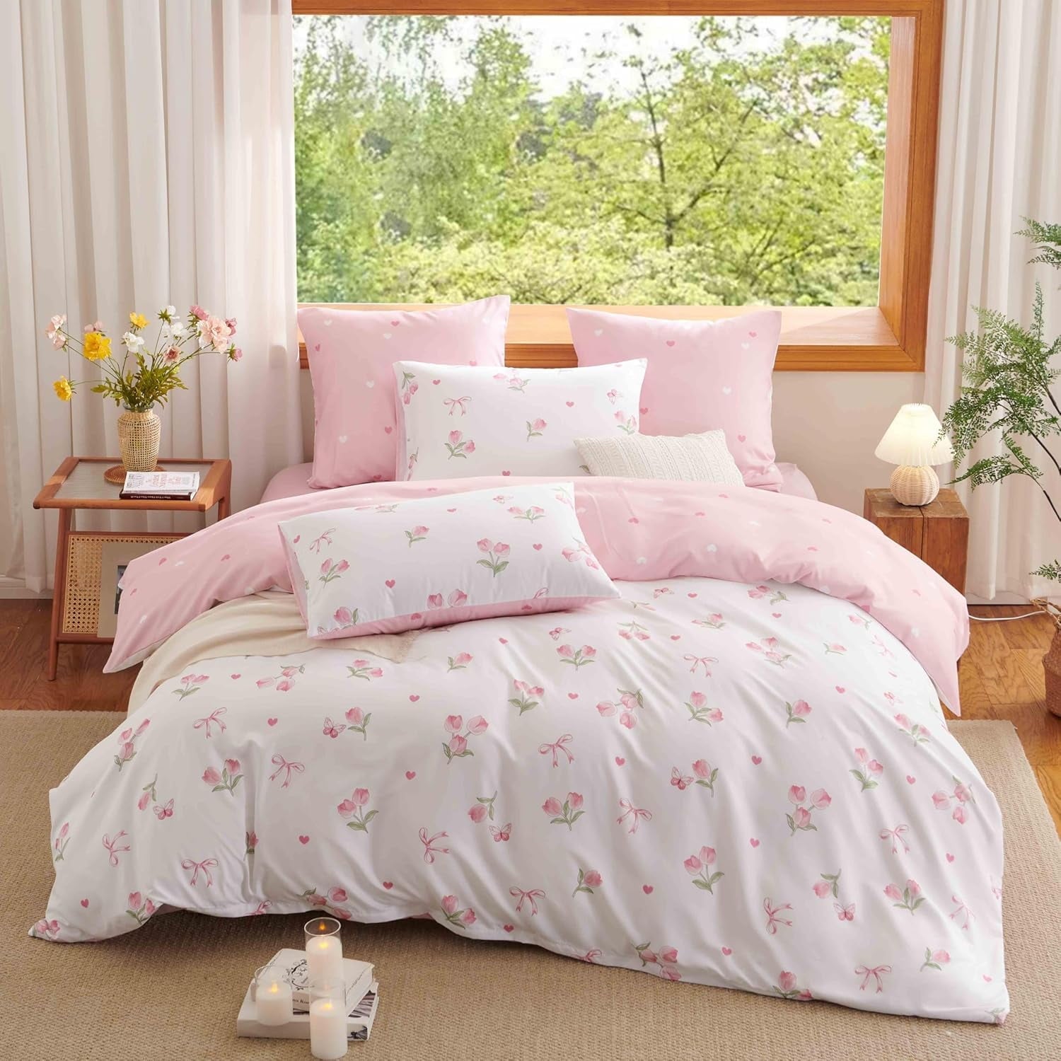 Fluffy Down Alternative Pink Tulip Queen Comforter Set, 3-Piece Pink Flowers Reversible Soft Bedding Set or Adults All Season - Luxurious Quilted Duvet Cover Set Detail