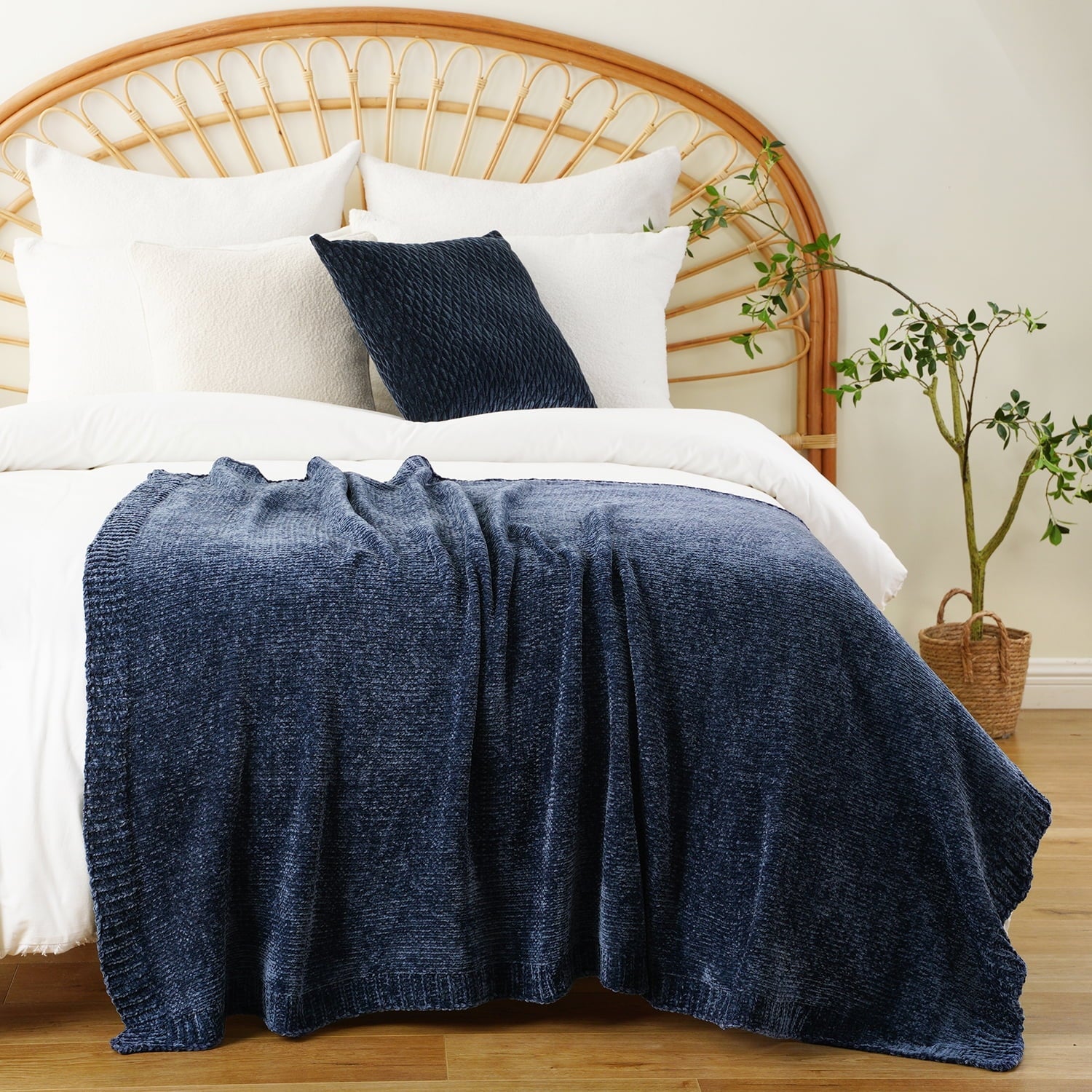 Super Soft Flannel Navy Blue Chenille Throw for Couch Bed,Soft Navy Knit Blanket, Housewarming Gifts, 51"x 67" - Super Soft Reversible Sherpa Flannel Blanket Detail