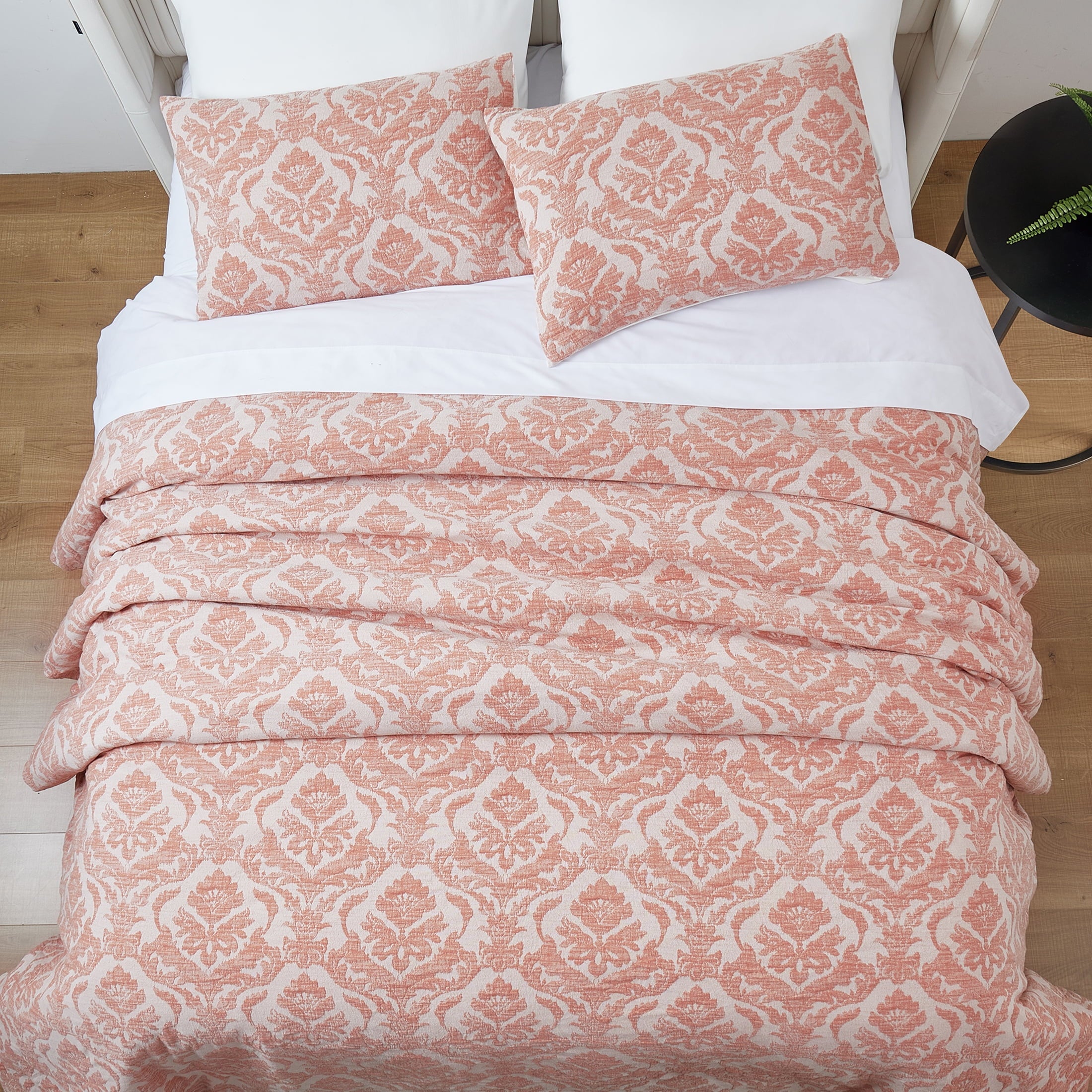 Luxurious Quilted Woven Damask 2-Piece Comforter Set, Blush, Full Queen, All Ages - All-Season Down Alternative Comforter Insert Detail