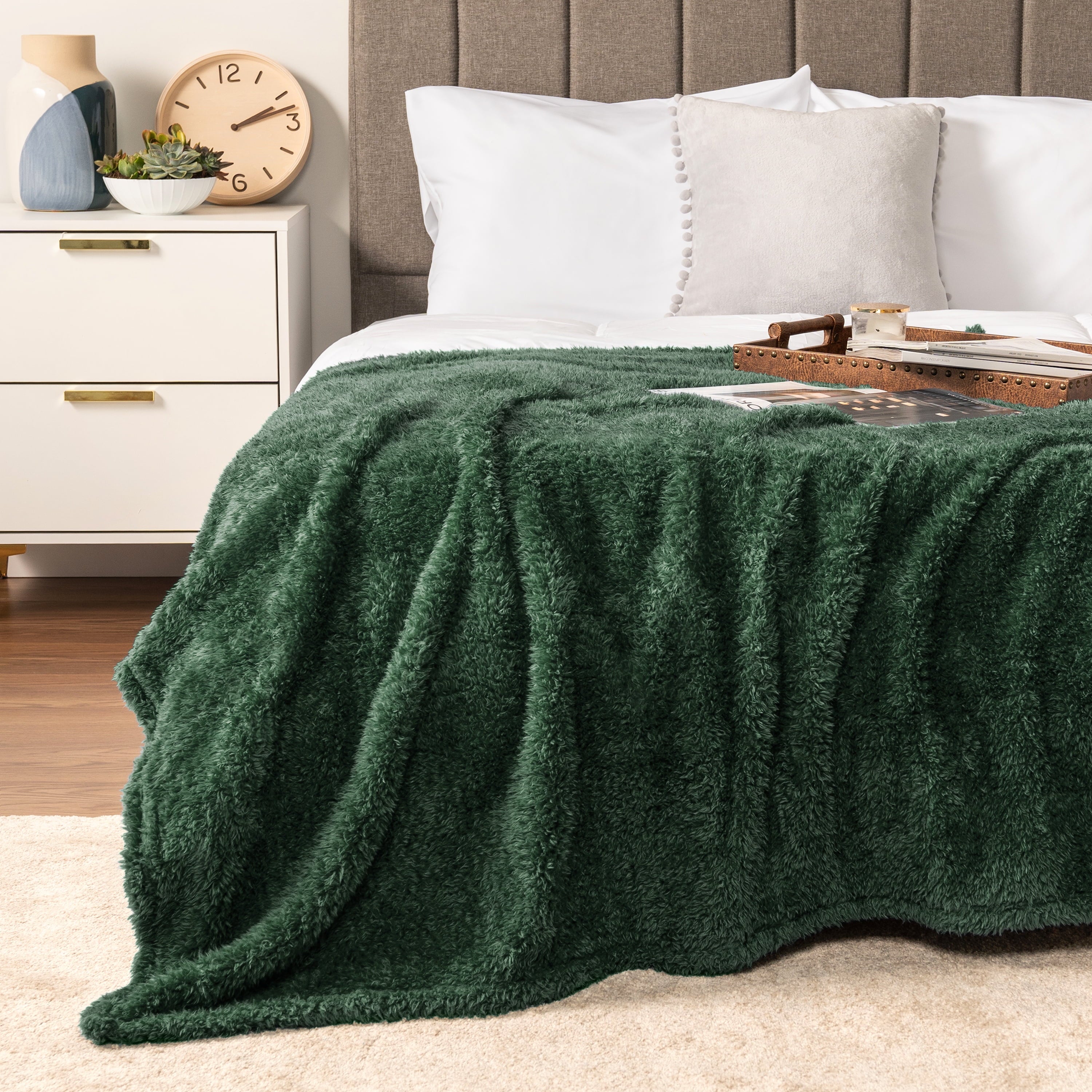 Cozy Fleece Sherpa Throw Blanket For Couch Sofa, Emerald Green Fluffy Warm Plush Blanket for Bed, Cozy Super Soft Lightweight Thr... - Lightweight Plush Warm Blanket for All Seasons Detail