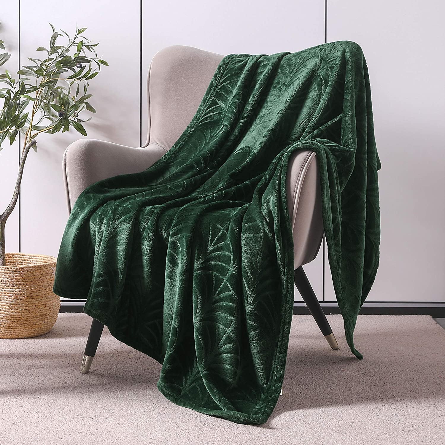 Reversible Sherpa Fleece Throw Blanket for Couch, Soft Fluffy Sofa Bed Blanket with Vintage Pattern for All Season, Warm and Lightweigh... - Luxury Knitted Decorative Throw Blanket with Fringes Detail
