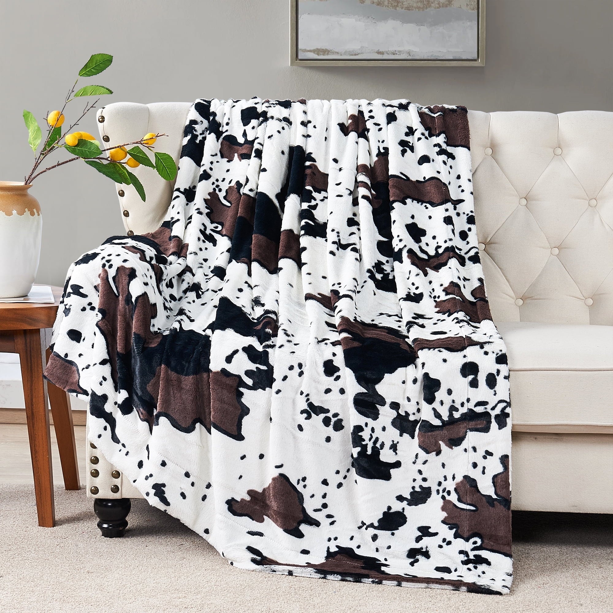 Lightweight Warm Cow Print Double Sided Faux Fur Throw Blanket, Soft Cozy Fuzzy Black and White Throw, 50x60 inches - Super Soft Reversible Sherpa Flannel Blanket Detail