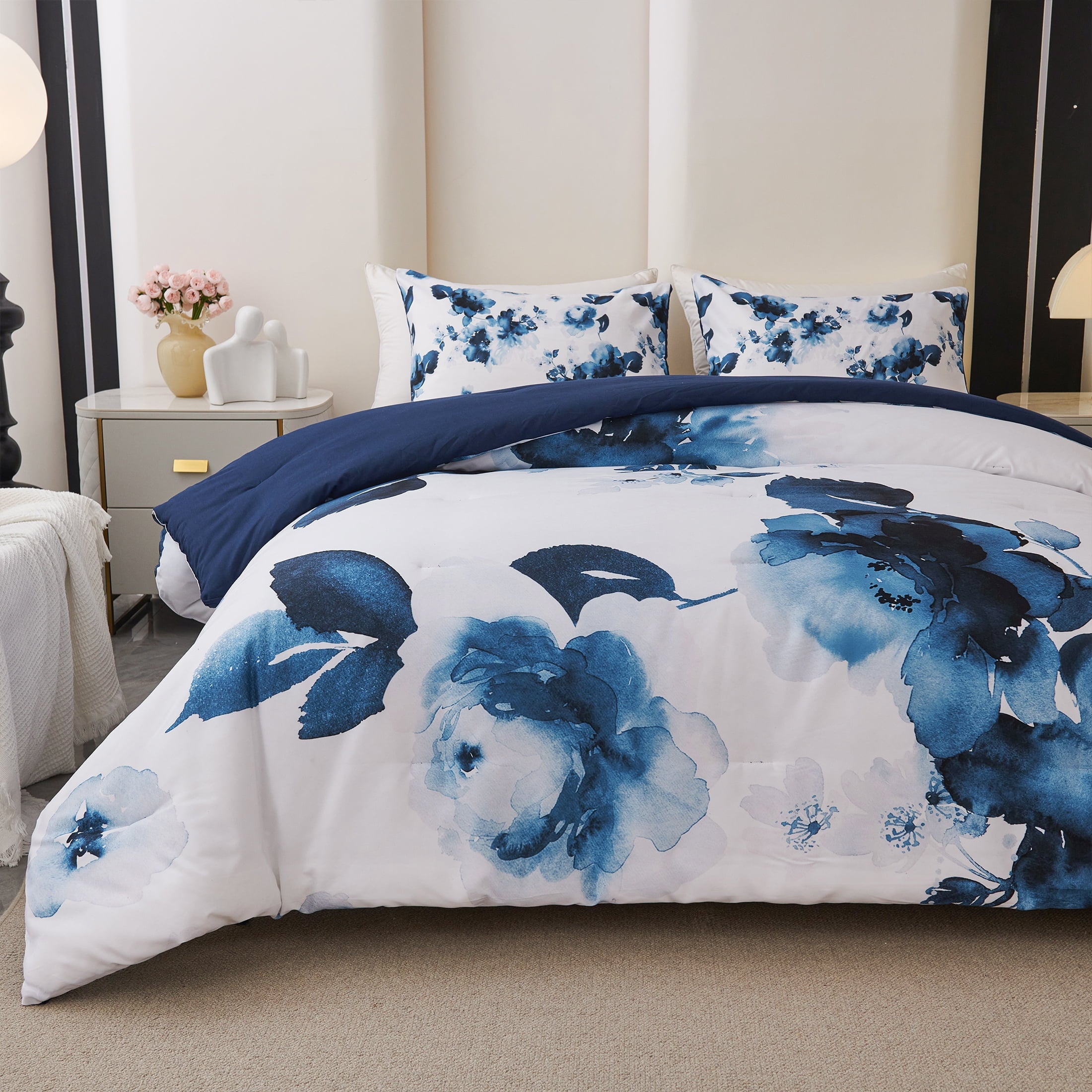 Hypoallergenic Cloud 3 Pieces Blue and White Floral Comforter Set King Size, Flower Bedding with Watercolor Flowers Pattern for Women, Rev... - Luxurious Quilted Duvet Cover Set Detail