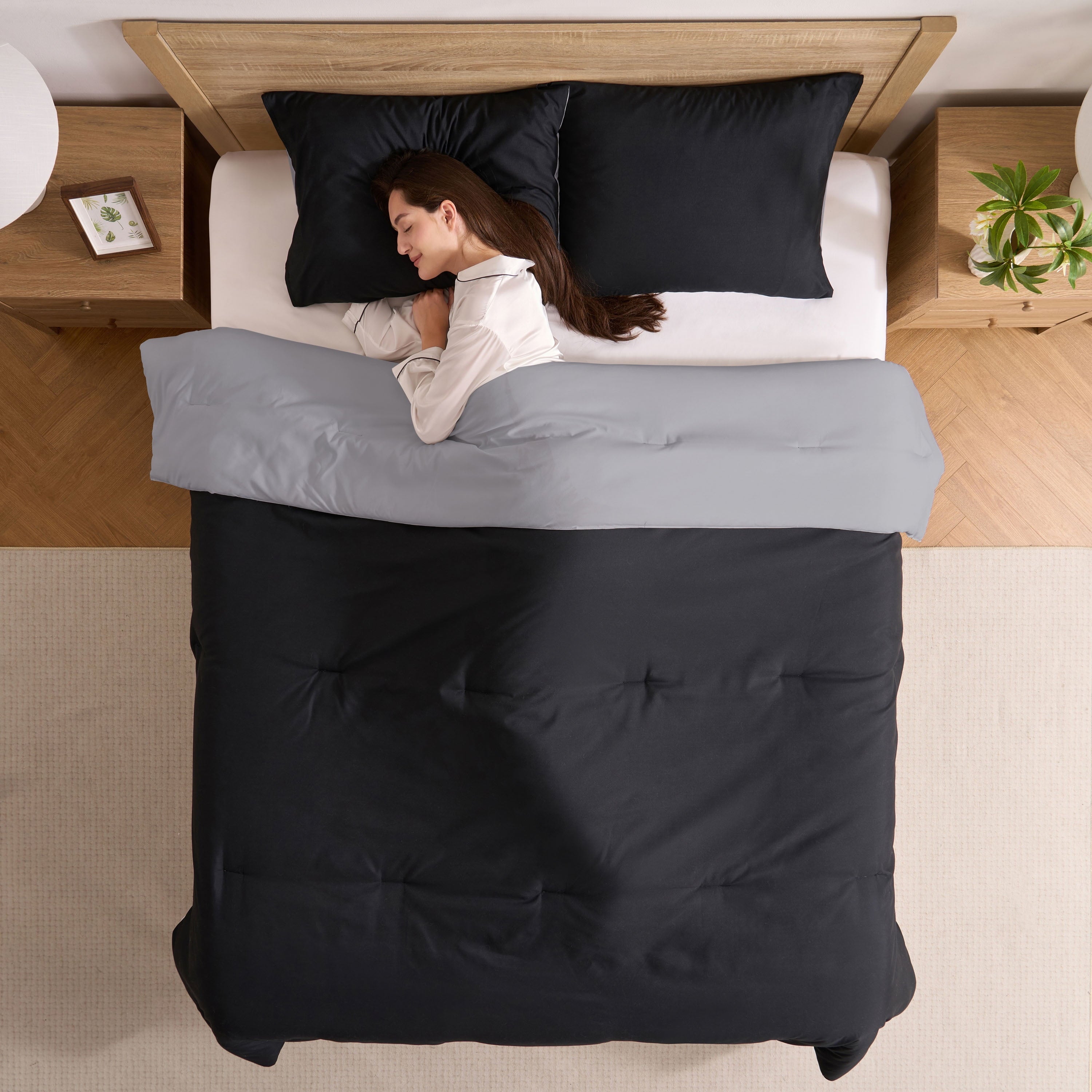 Heavyweight Warmth Comforter Sets, All Season Lightweight Reversible Queen Comforter Set, 3-Pc Bedding Sets, Black/Charcoal gray - Luxurious Quilted Duvet Cover Set Detail