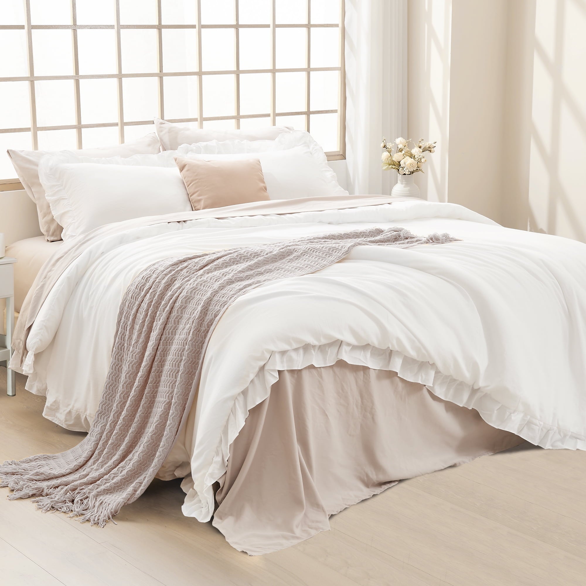 Hypoallergenic Cloud Queen Comforter Set White, 3 Pieces Soft Fluffy Farmhouse Ruffle Bedding Comforter Sets for Queen Bed, All Season Lig... - Hypoallergenic Ultra-Fluffy Quilt for Winter Detail