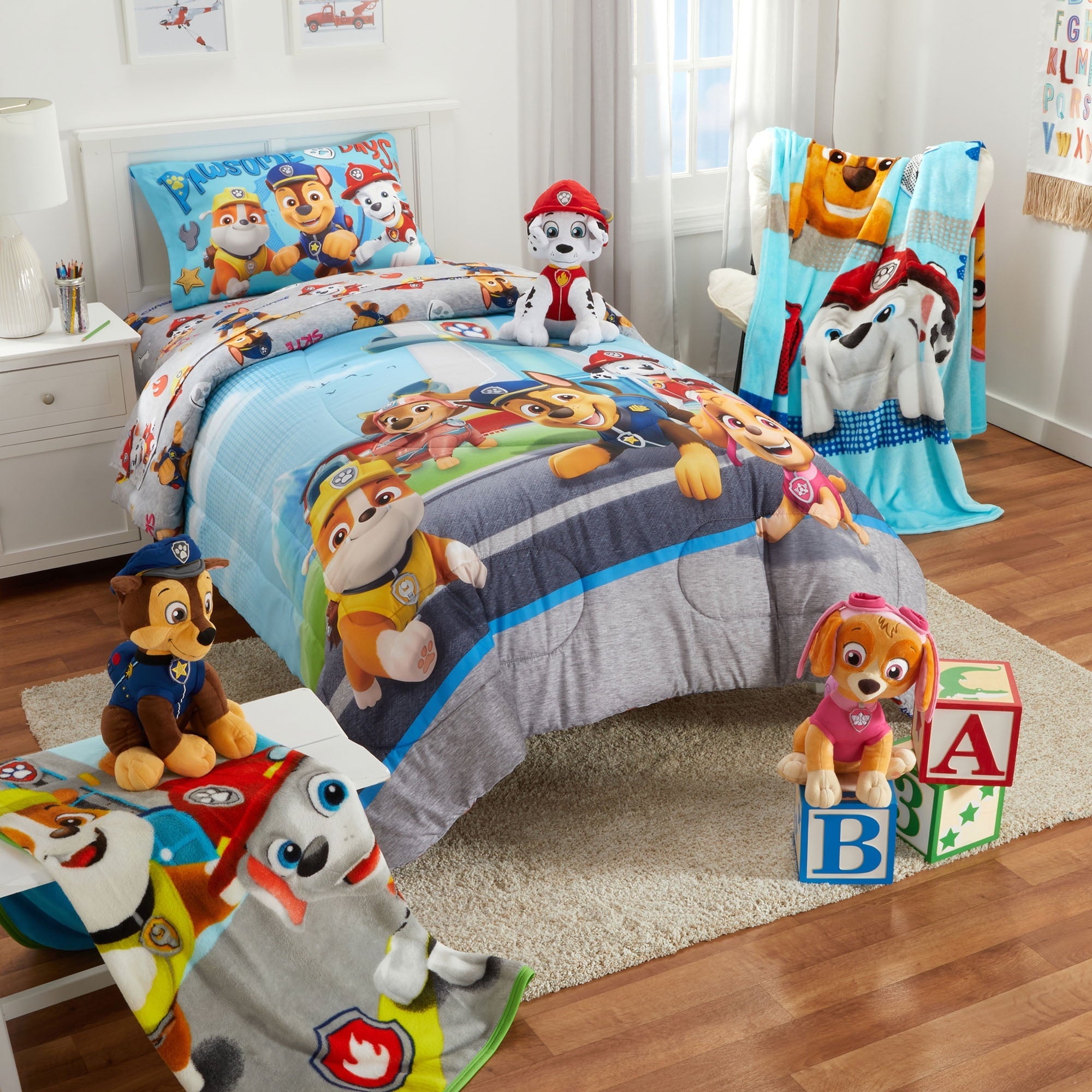 Reversible Sherpa Kids Blue Print Fleece Bed Blanket, Twin/Full - Cozy Fleece Throw Blanket for Couch & Bed Detail
