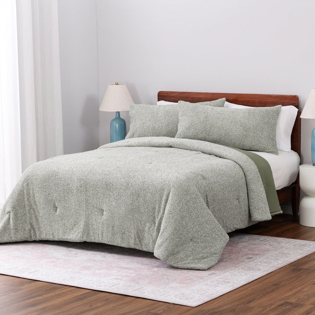 Heavyweight Warmth King, Comforter Set with Shams - Soft and Cozy, Green - All-Season Down Alternative Comforter Insert Detail