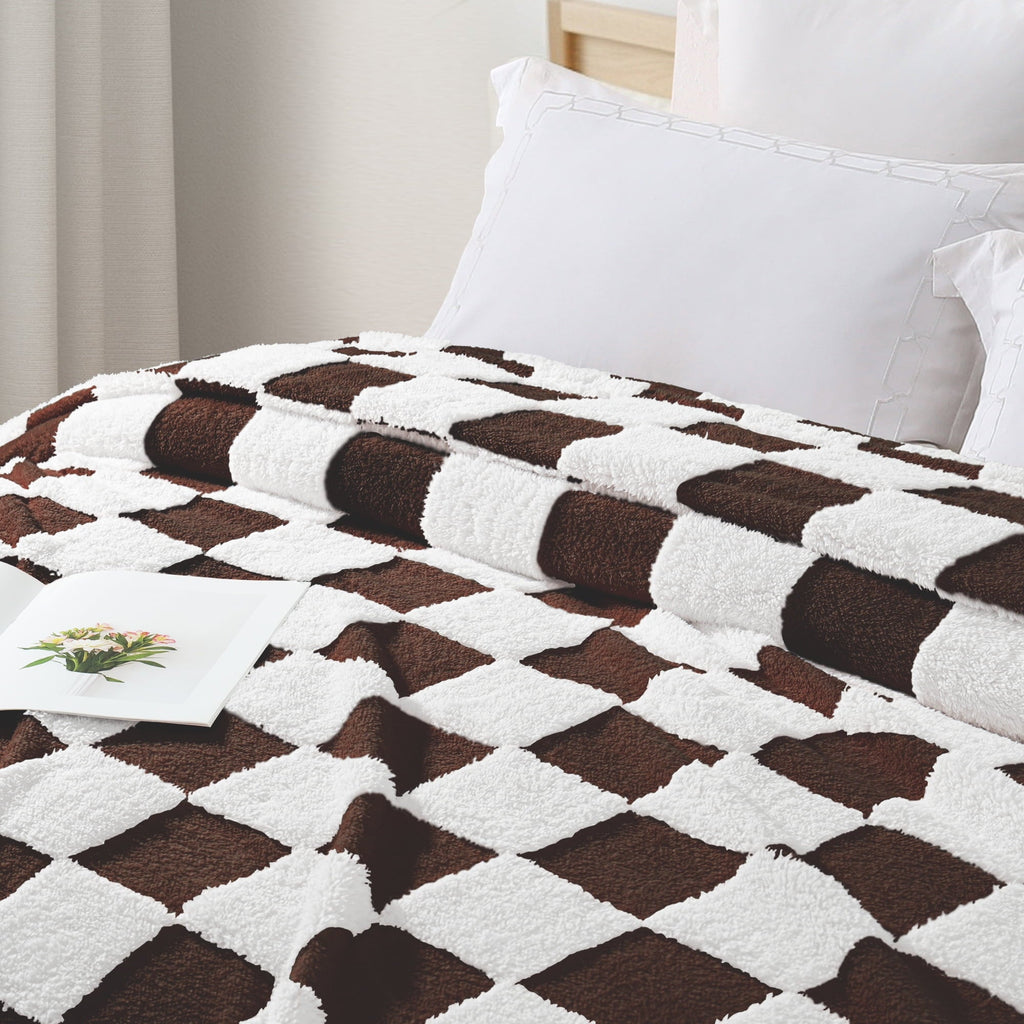 Cozy Fleece Checkered Throw Blanket, Super Soft and Warm Fluffy Fleece Blanket for Couch, Sofa, Bed, Cute Plaid Pattern, Coffee, ... - Lightweight Plush Warm Blanket for All Seasons Detail