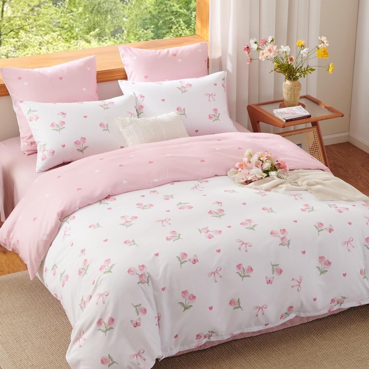 Fluffy Down Alternative Pink Tulip Queen Comforter Set, 3-Piece Pink Flowers Reversible Soft Bedding Set or Adults All Season - Luxurious Quilted Duvet Cover Set Detail