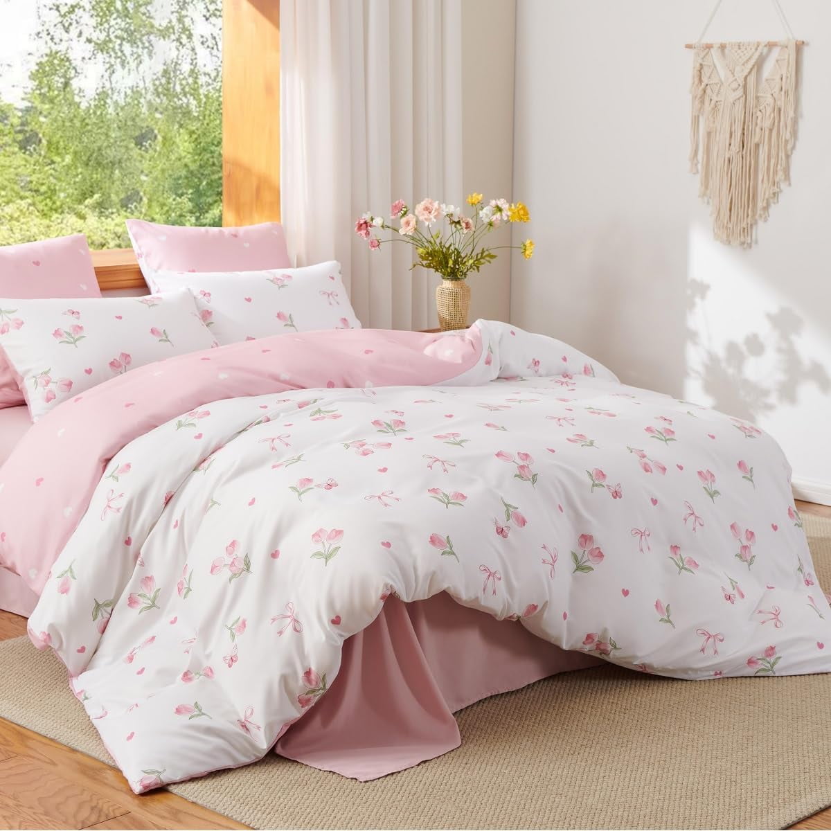 Fluffy Down Alternative Pink Tulip Queen Comforter Set, 3-Piece Pink Flowers Reversible Soft Bedding Set or Adults All Season - Luxurious Quilted Duvet Cover Set Detail