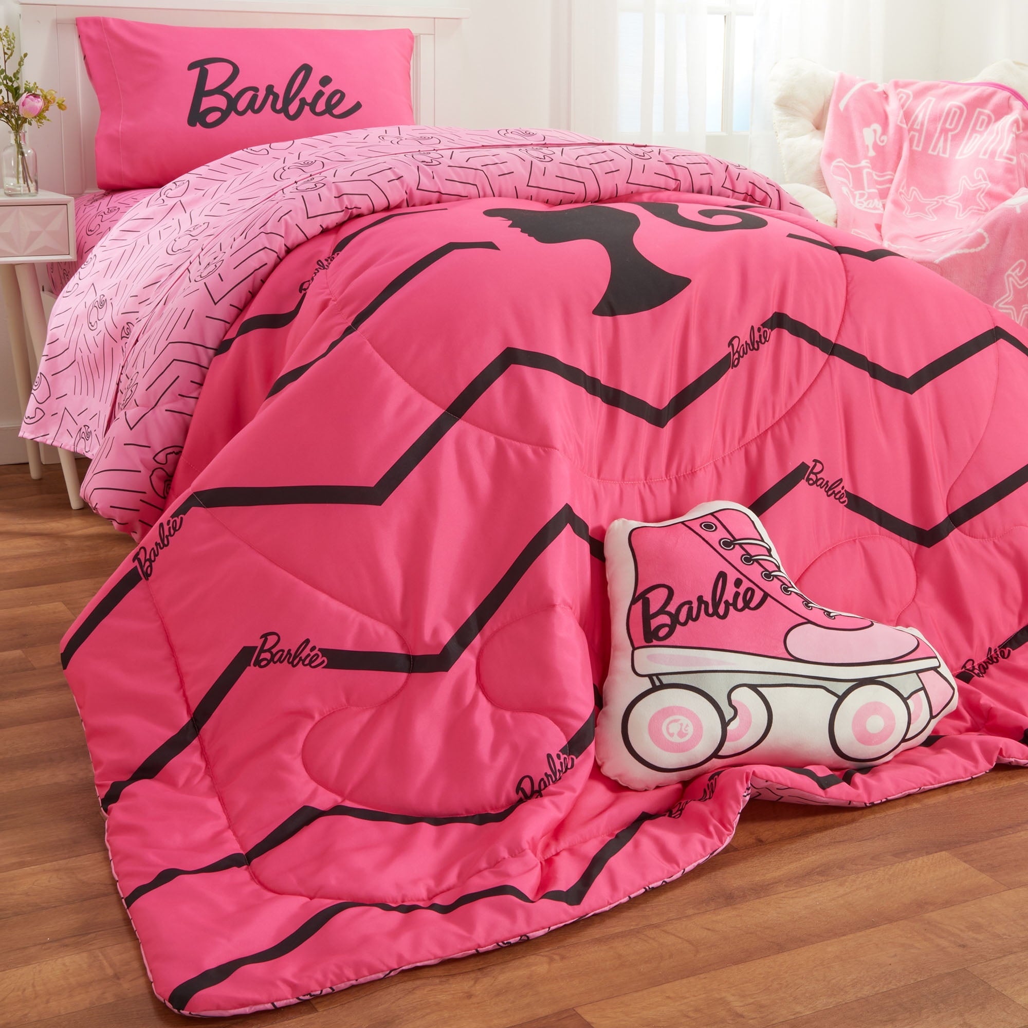 Luxurious Quilted Kids 2 Piece Pink Black Chevron Reversible Comforter and Pillowcase set, Twin/full - Cloud-Like Soft Lightweight Bed Comforter Detail
