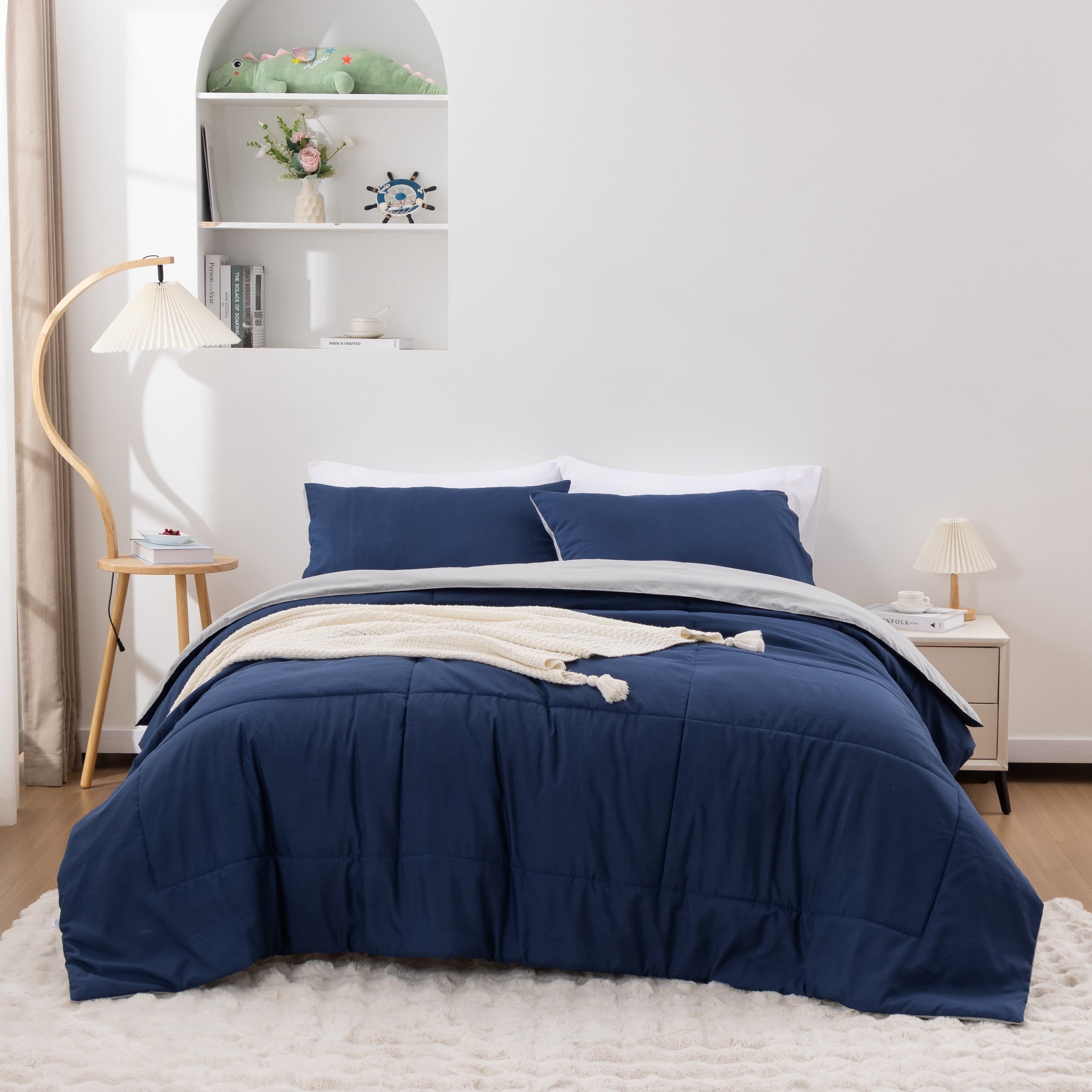 Heavyweight Warmth Queen Comforter Set All Season Reversible Bed Set with 2 Pillow Cases 3 Pieces Bedding Sets Down Alternative Blue/Gra... - All-Season Down Alternative Comforter Insert Detail