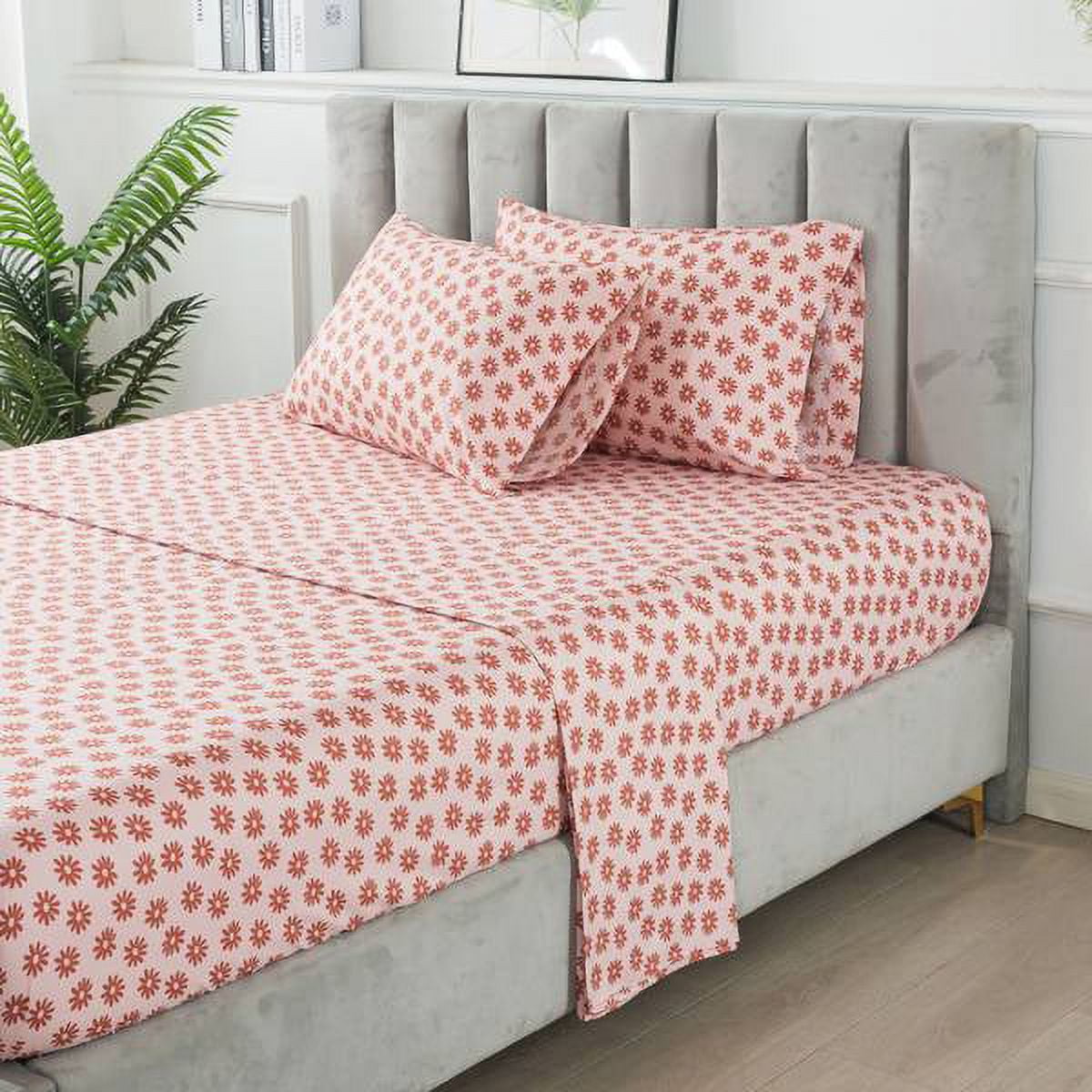 All-Season 7-Piece Reversible Bed in a Bag Comforter Set with Sheets, Pink, Queen - All-Season Down Alternative Comforter Insert Detail