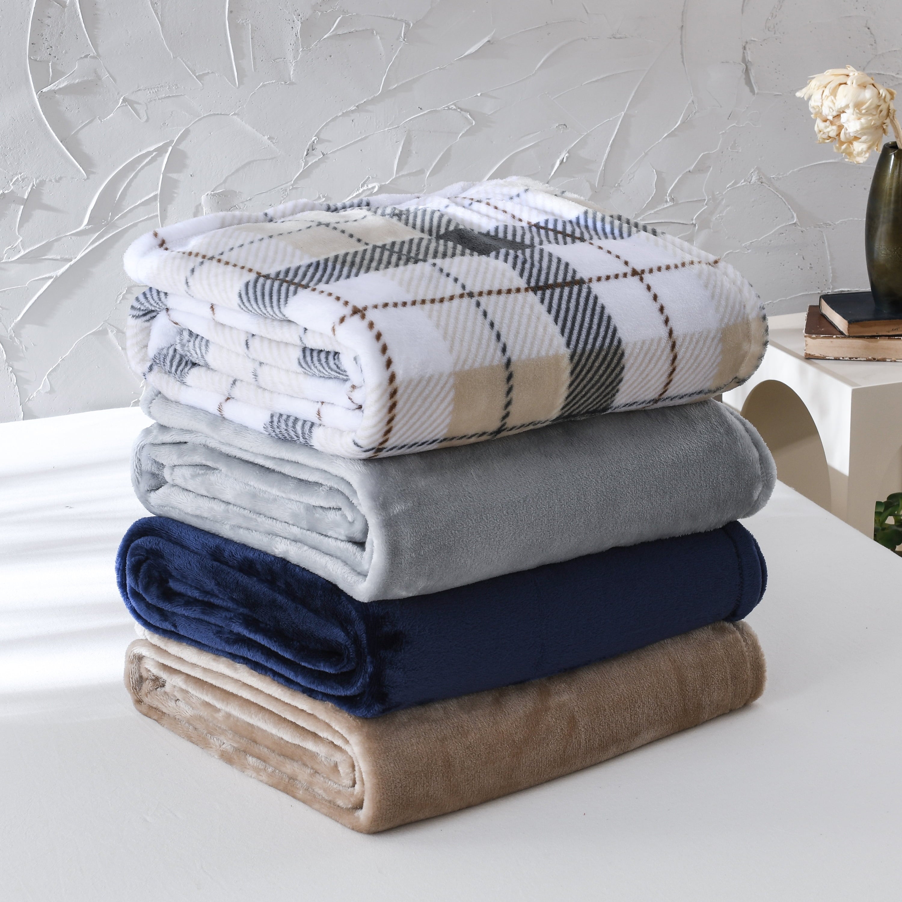 Super Soft Flannel Super Soft Plush Blanket, Gray, Twin, Adult/Teen - Super Soft Reversible Sherpa Flannel Blanket Detail