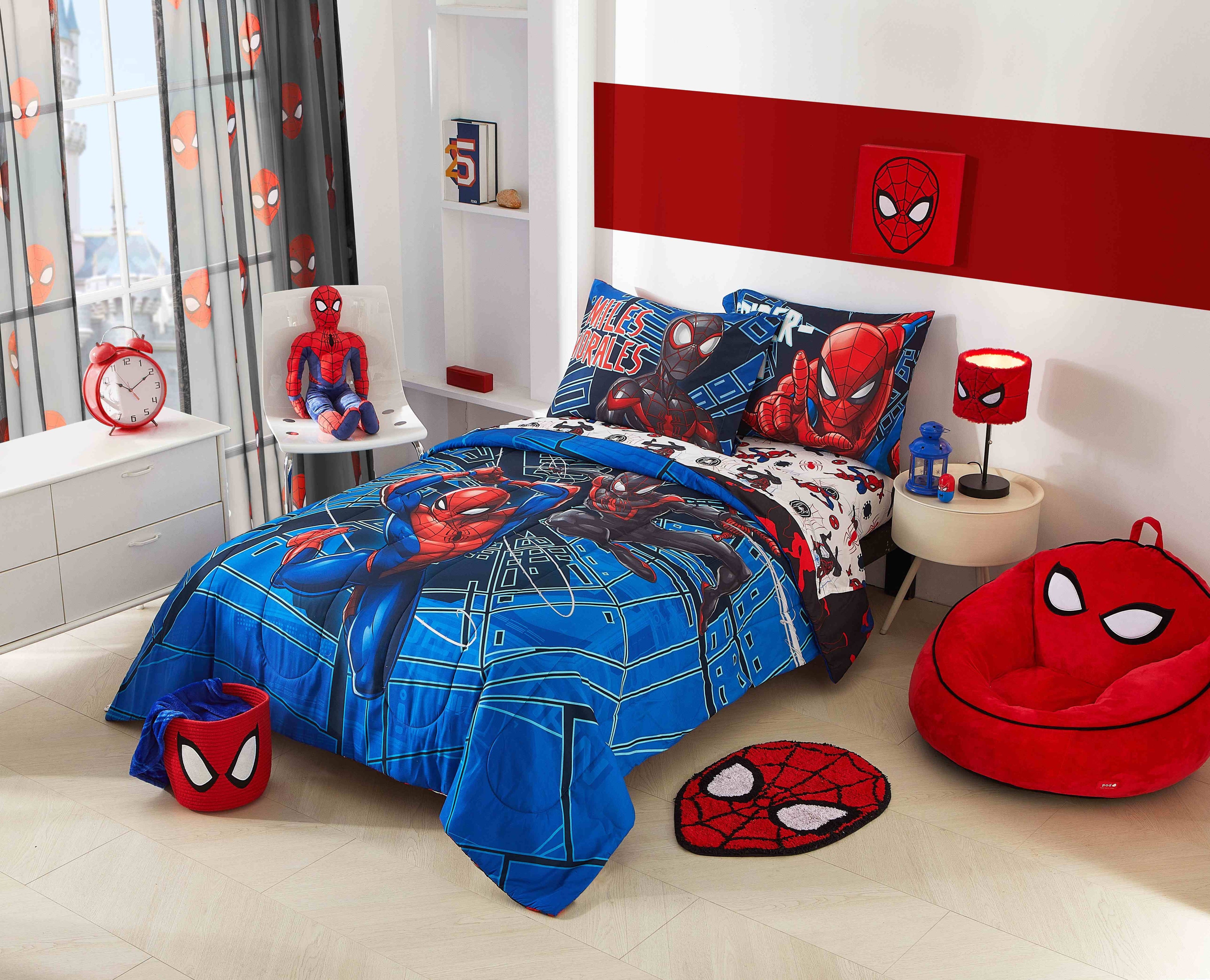Fluffy Down Alternative Spiderman Techno City Kids 2 Piece Blue Reversible Comforter and Pillowcase Set, Twin/Full - All-Season Down Alternative Comforter Insert Detail