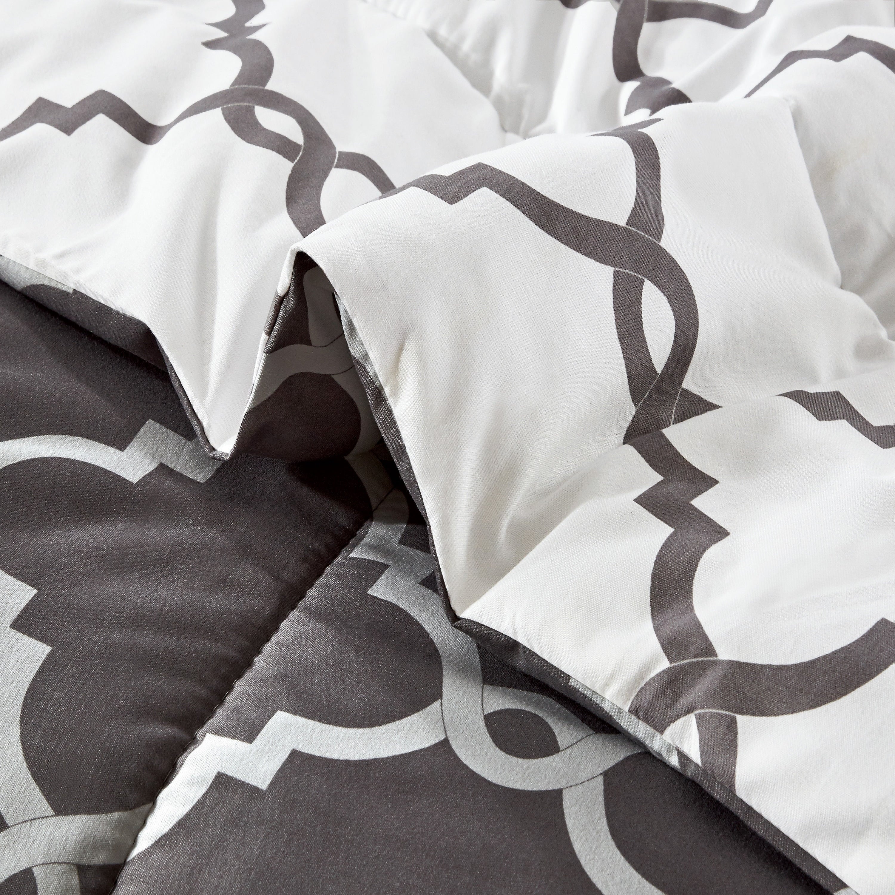Luxurious Quilted 4 Piece Geometric Twin Comforter Set - Polyester Filling Reversible Washable Comforter Set - Luxurious Quilted Duvet Cover Set Detail