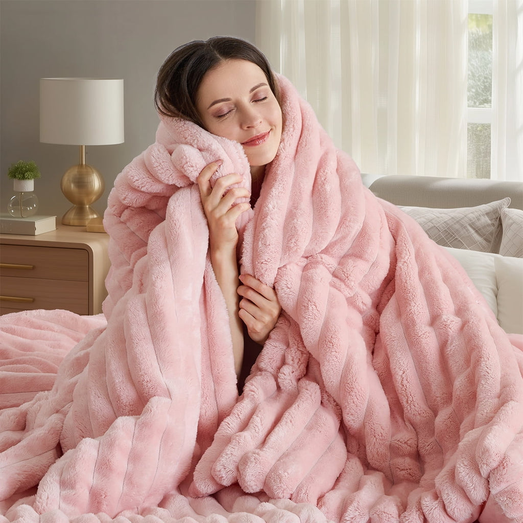Heavyweight Warmth Full/Queen Size Comforter Set, Fluffy Ribbed Plush Comforter Set, 3-Piece Bedding Set, Pink - Luxurious Quilted Duvet Cover Set Detail