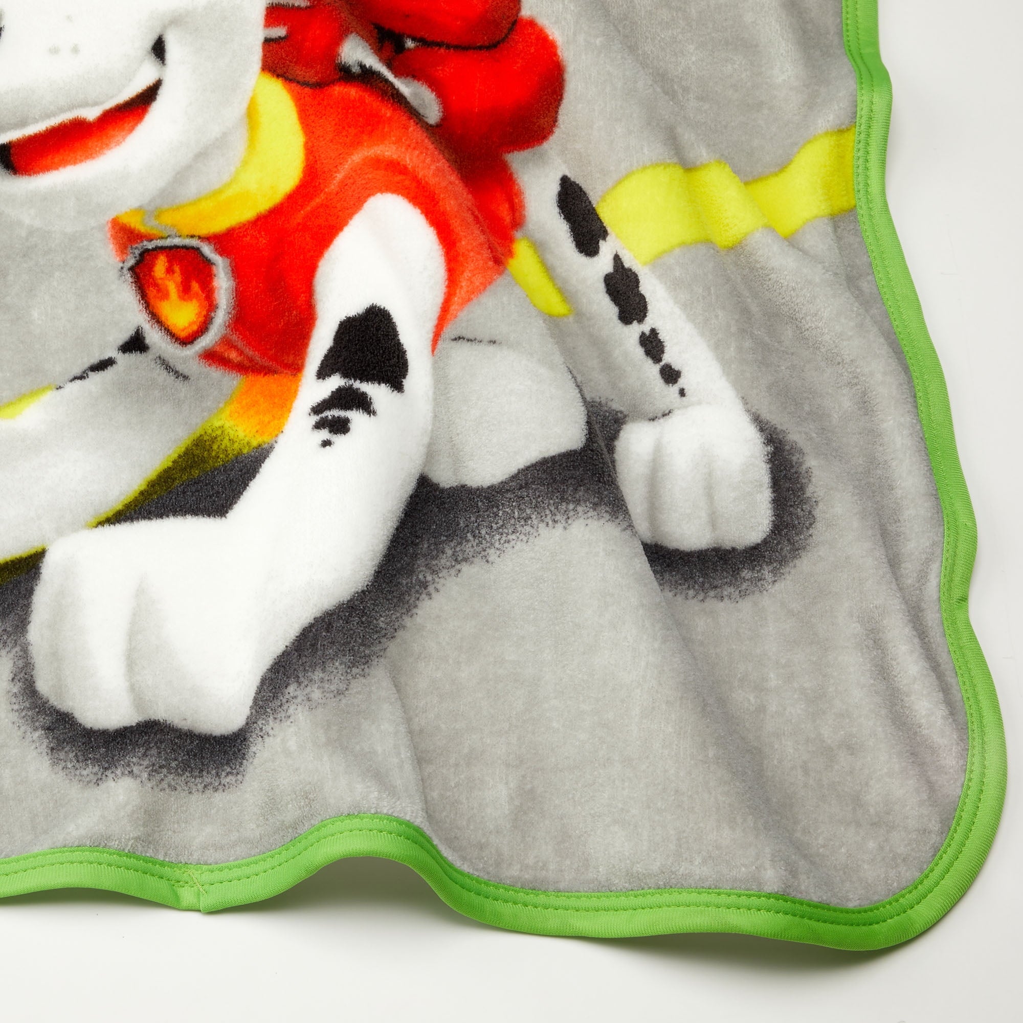 Decorative Knitted Kids Coral Fleece Throw, 46 x60 - Lightweight Plush Warm Blanket for All Seasons Detail
