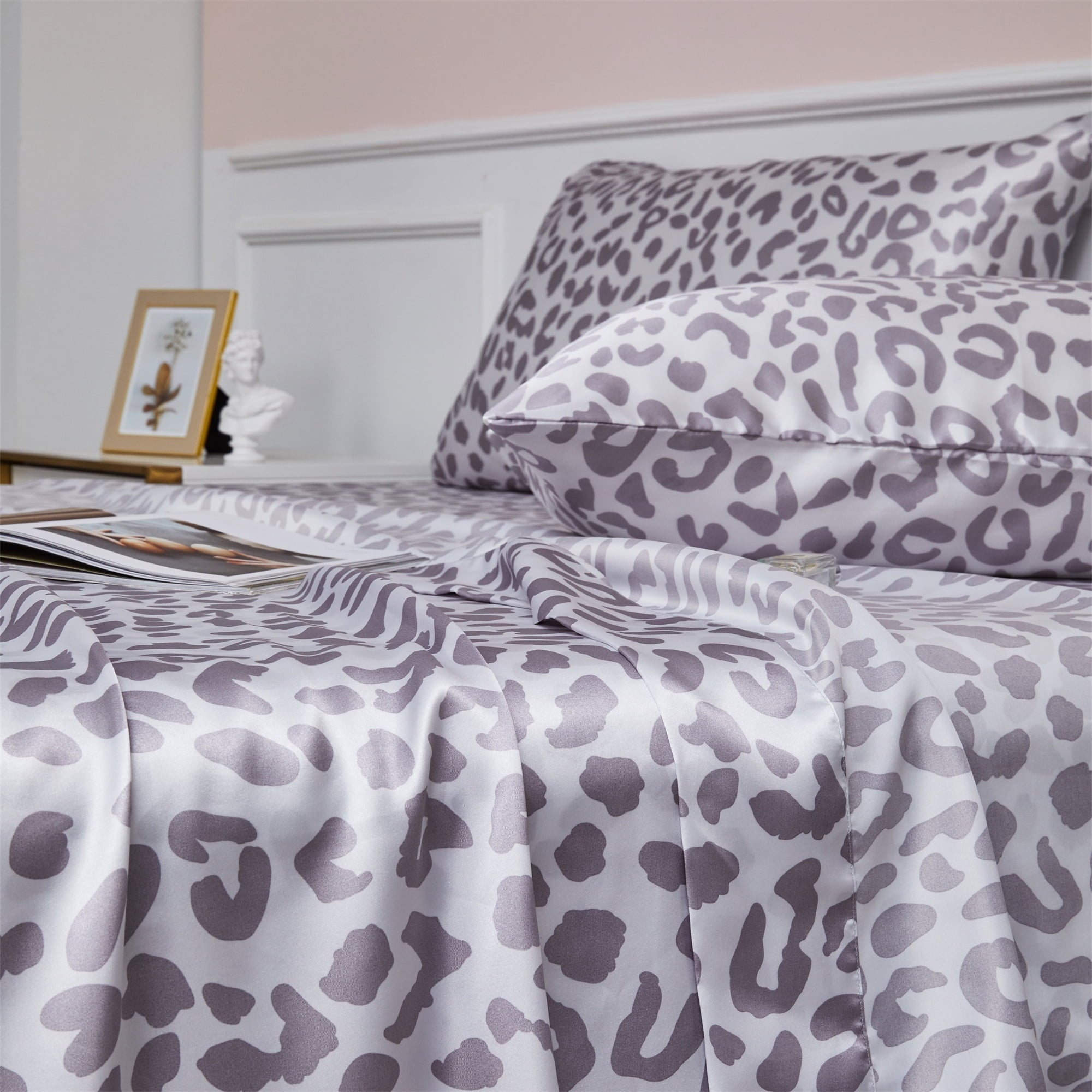 Ultra-Soft Satin Sheets Twin Silk Sheets Silver Leopard Bed Sheet Set Deep Pocket Bed Flat Fitted Sheet, 3-Pieces - Breathable Egyptian Cotton Flat & Fitted Sheets Detail