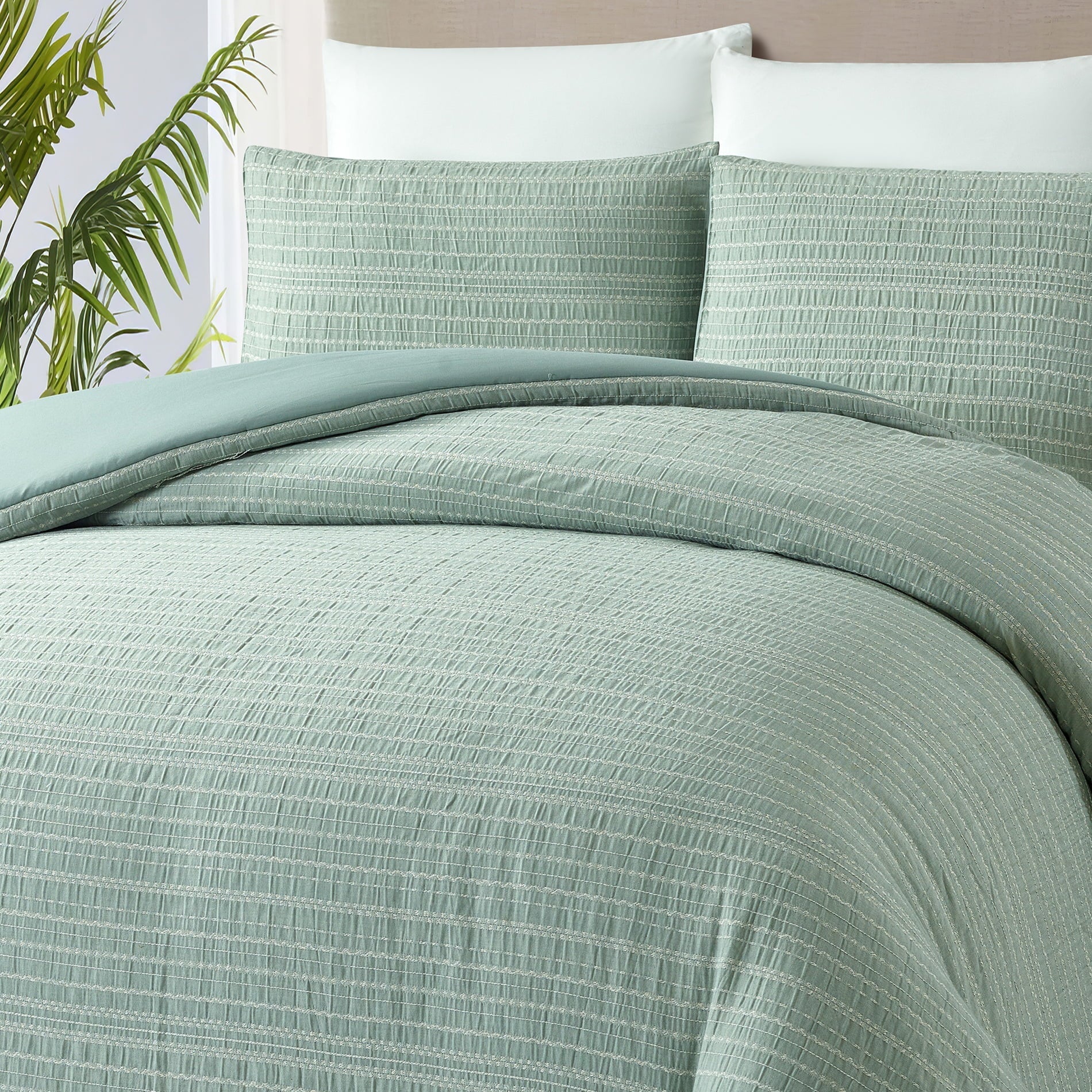 Fluffy Down Alternative Crafted Woven 3-Piece Comforter Set, Green River, Full Queen, All Ages - Luxurious Quilted Duvet Cover Set Detail