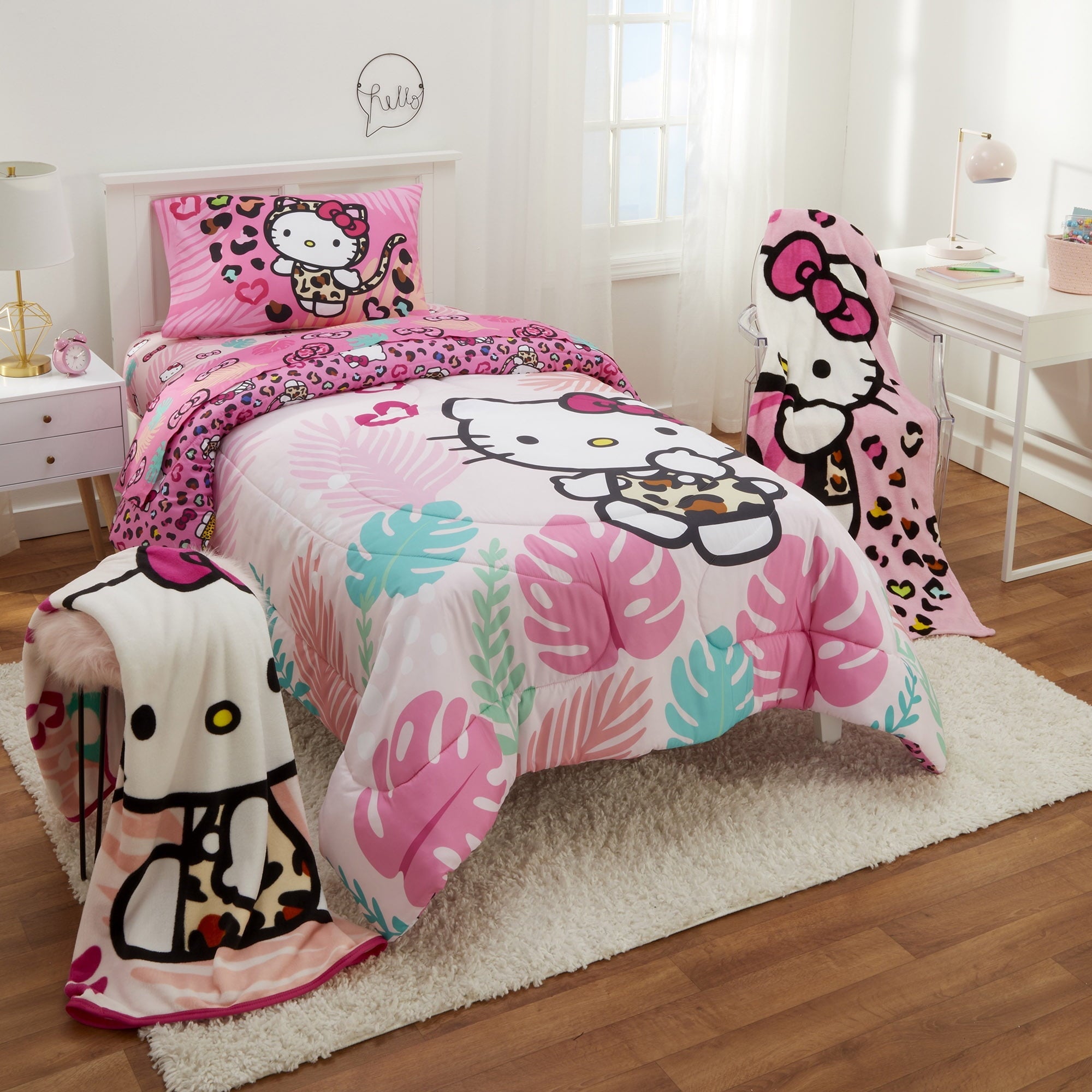 Super Soft Flannel Kids Pink White Print Fleece Throw Blanket, 46 x 60 - Cozy Fleece Throw Blanket for Couch & Bed Detail