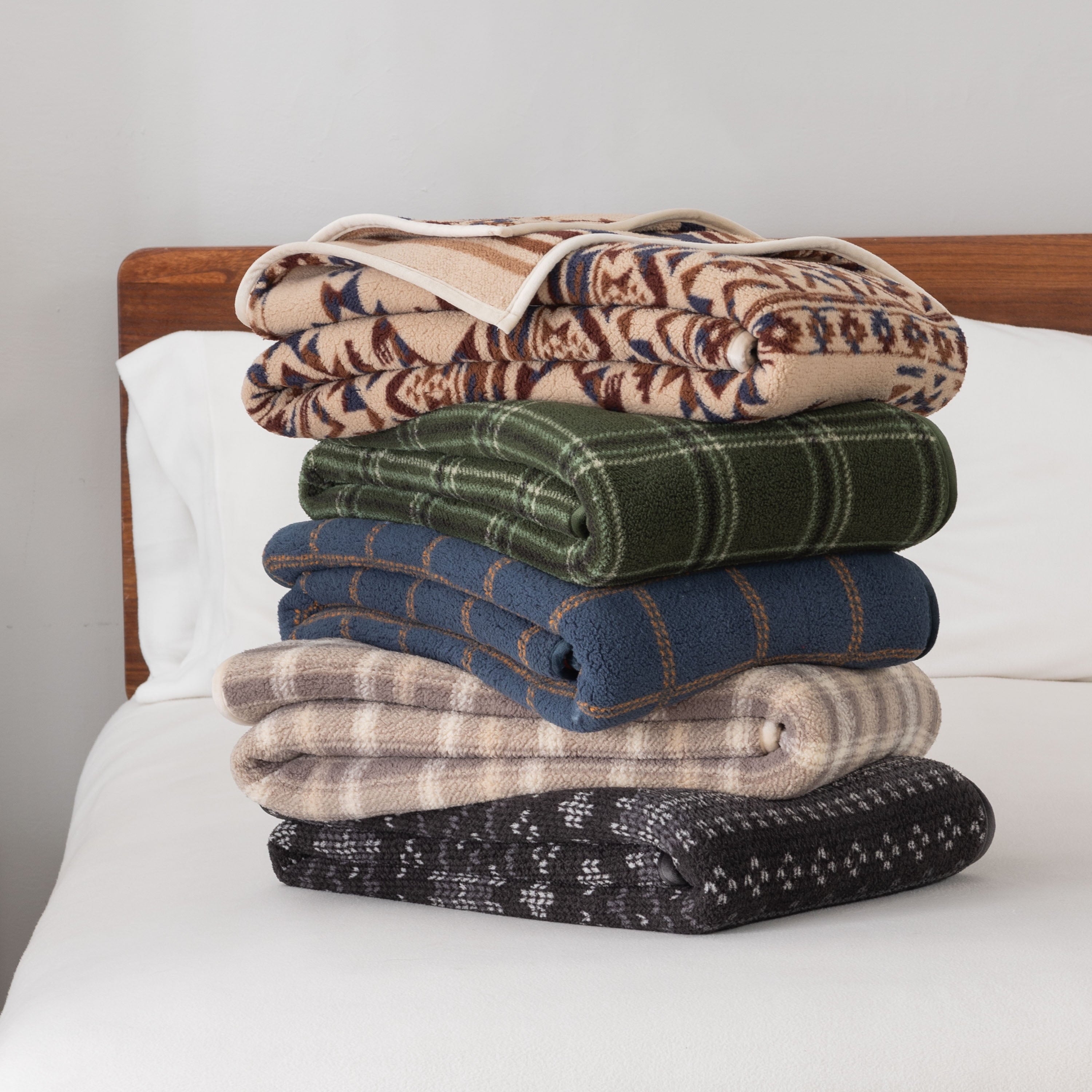 Cozy Fleece Berkshire Life Reversible Printed Hampshire Soft Throw Blanket, Glacier Fair Isle - Super Soft Reversible Sherpa Flannel Blanket Detail
