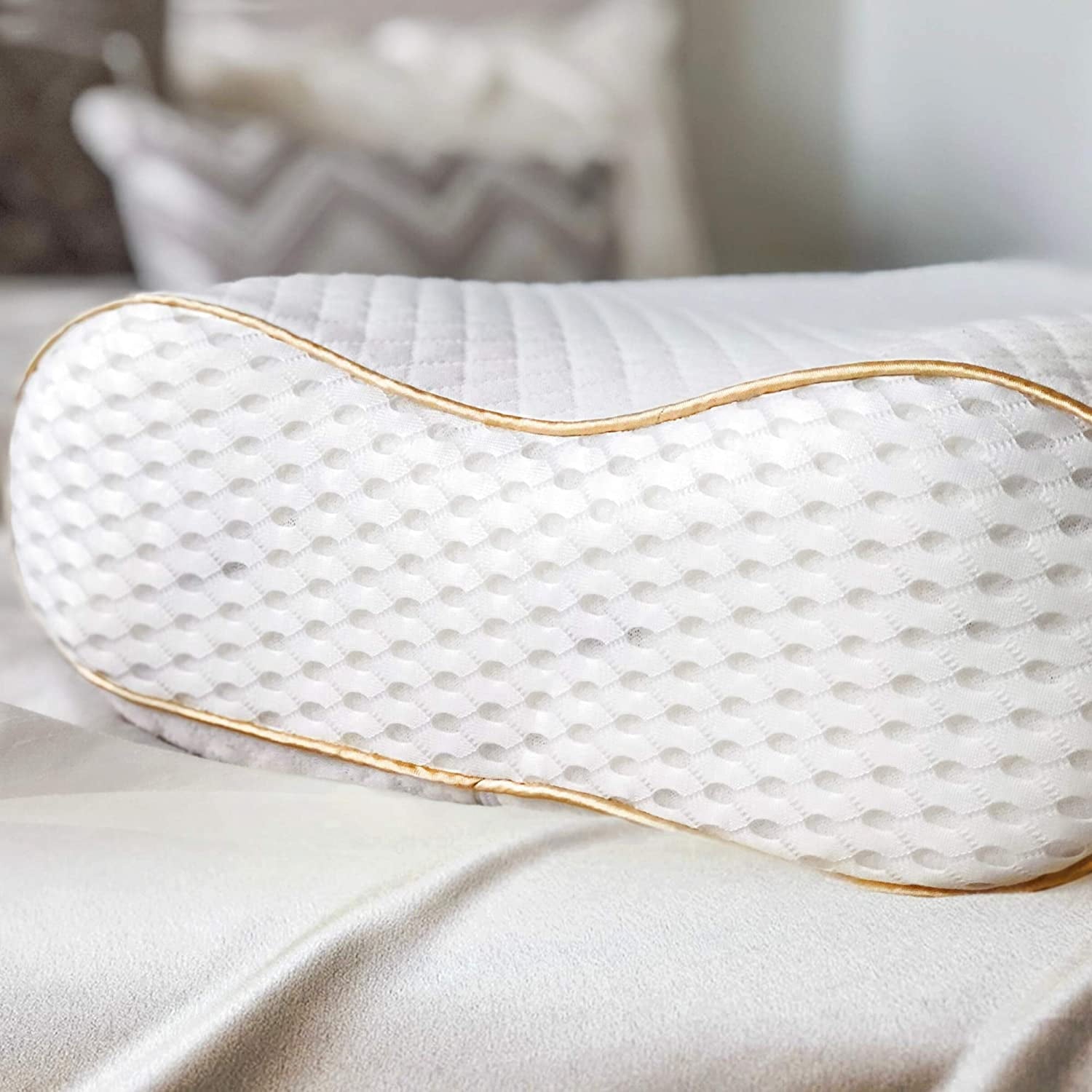 Fluffy Shredded Queen Memory Foam Pillow + Extra Pillowcase, Bed Pillow for Neck & Shoulders for Adult - Hotel Quality Plush Sleeping Pillows Detail