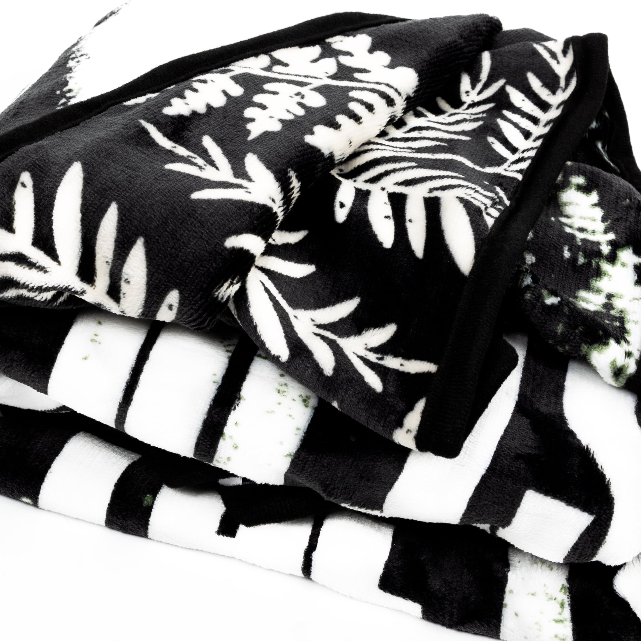 Super Soft Flannel Black and White Polyester Throw Blanket, 50" X 60" - Lightweight Plush Warm Blanket for All Seasons Detail