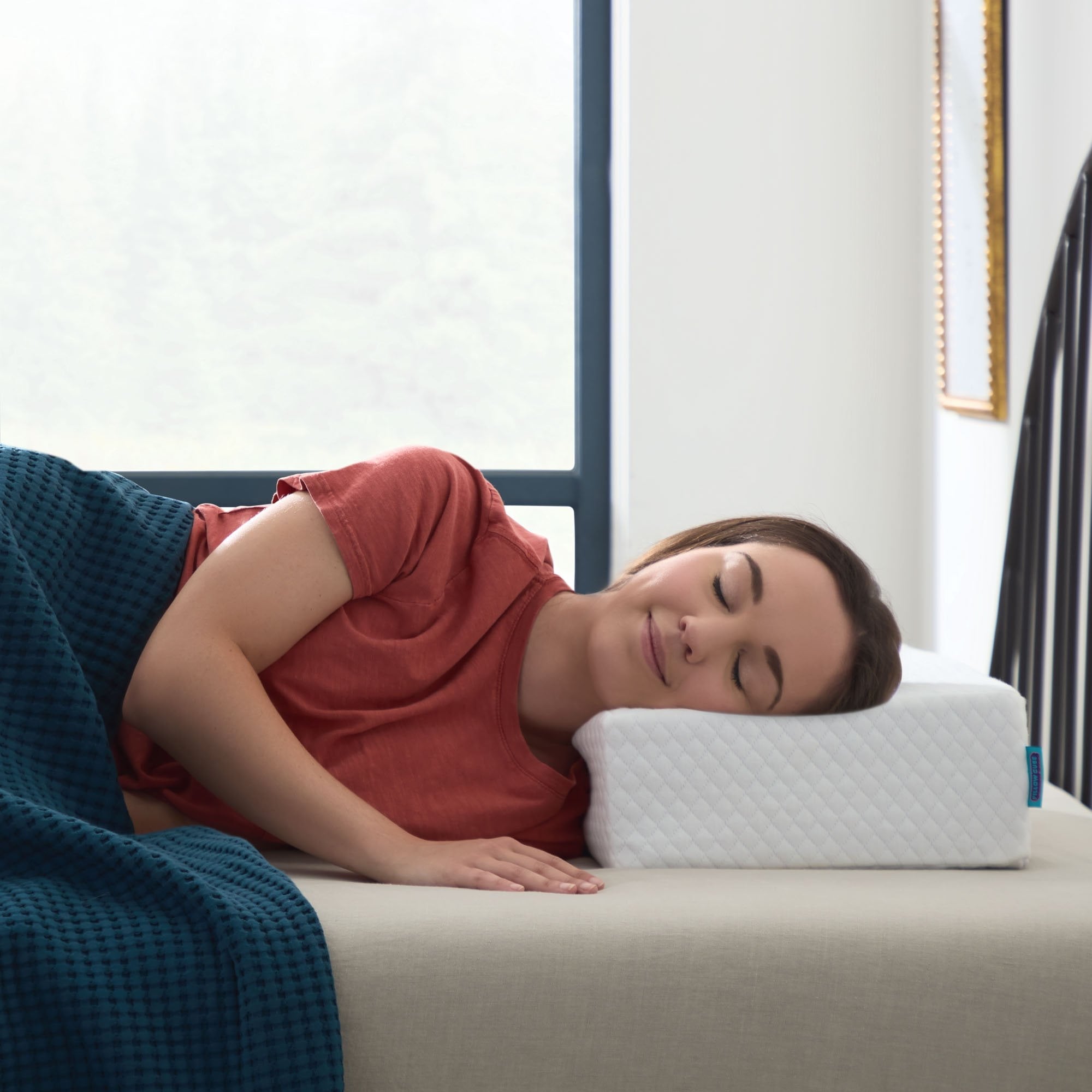 Decorative Plump Standard Pillow for Side Sleepers, Cooling Technology and Removable Cover - Decorative Throw Pillow Cushion for Sofa & Bed Detail