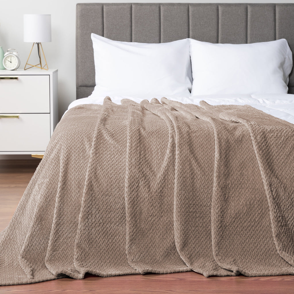 Super Soft Flannel Soft Fleece Taupe Tan Throw Blanket for Couch, Lightweight Plush Warm Blankets for Bed, Fuzzy Cozy Flannel Blanket Th... - Super Soft Reversible Sherpa Flannel Blanket Detail