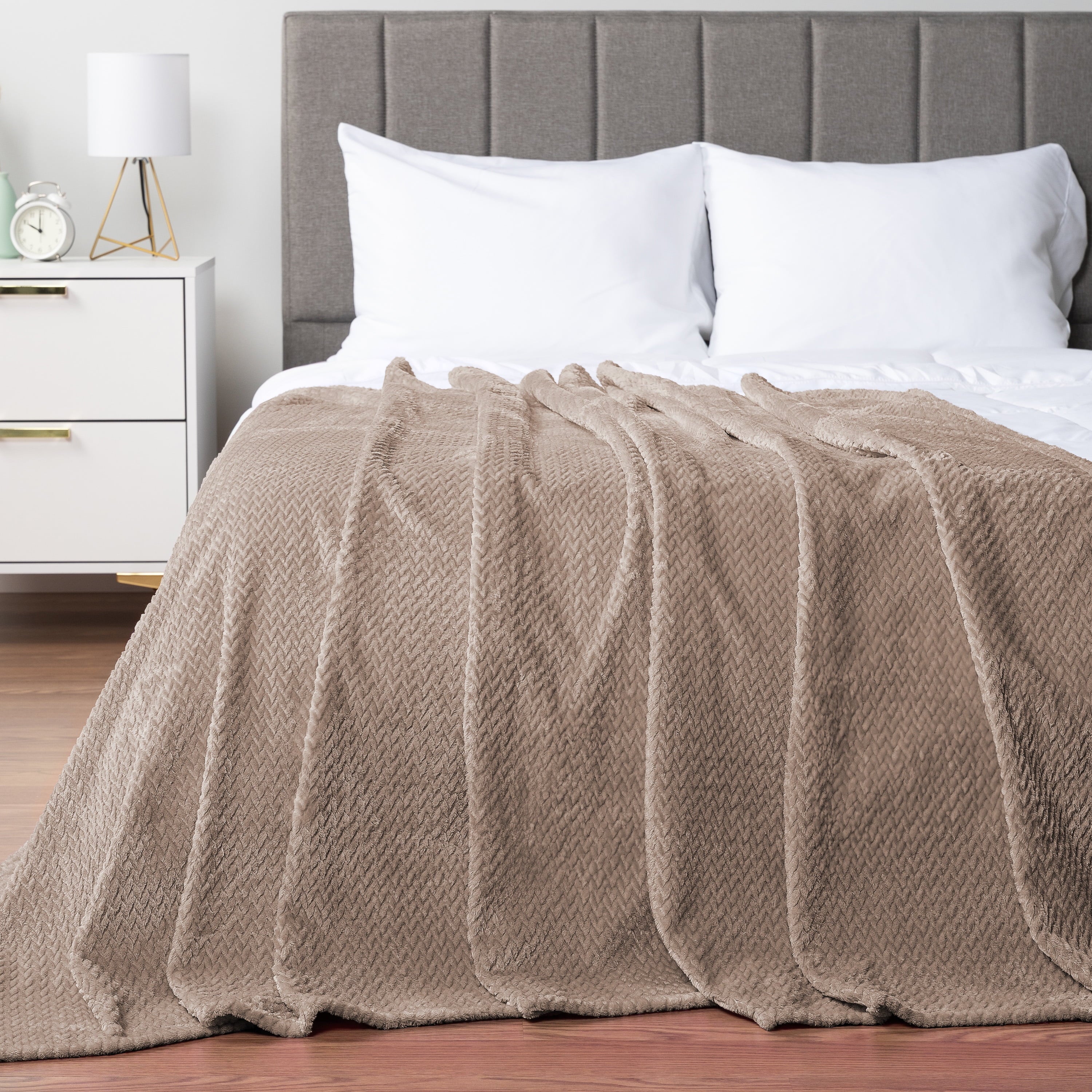 Super Soft Flannel Soft Fleece Taupe Tan Throw Blanket for Couch, Lightweight Plush Warm Blankets for Bed, Fuzzy Cozy Flannel Blanket Th... - Super Soft Reversible Sherpa Flannel Blanket Detail