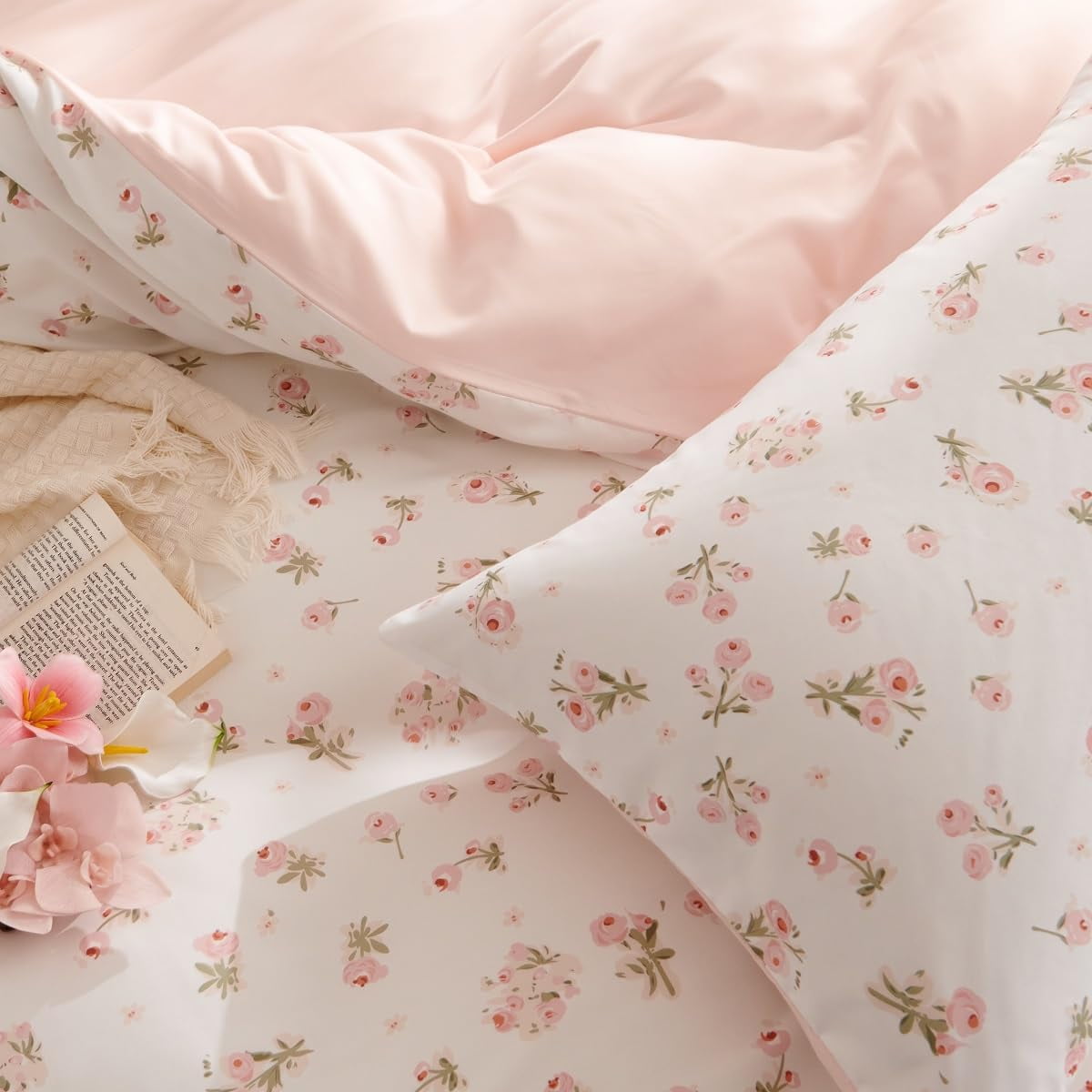 Fluffy Down Alternative Pink loyalty Floral Comforter Queen Sets, 3 Pieces Chic Botanical Pink White Floral Reversible Comforter for All Season - Hypoallergenic Ultra-Fluffy Quilt for Winter Detail